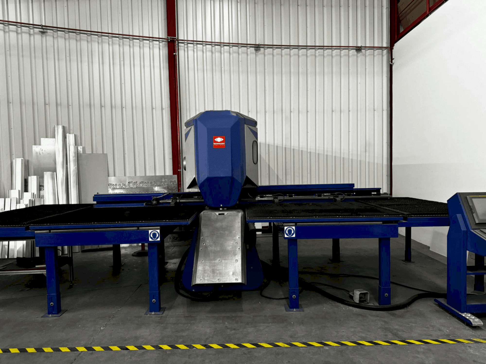 TECHNOLOGY Tecnotransfer 1500x3000-maskinen framifrån