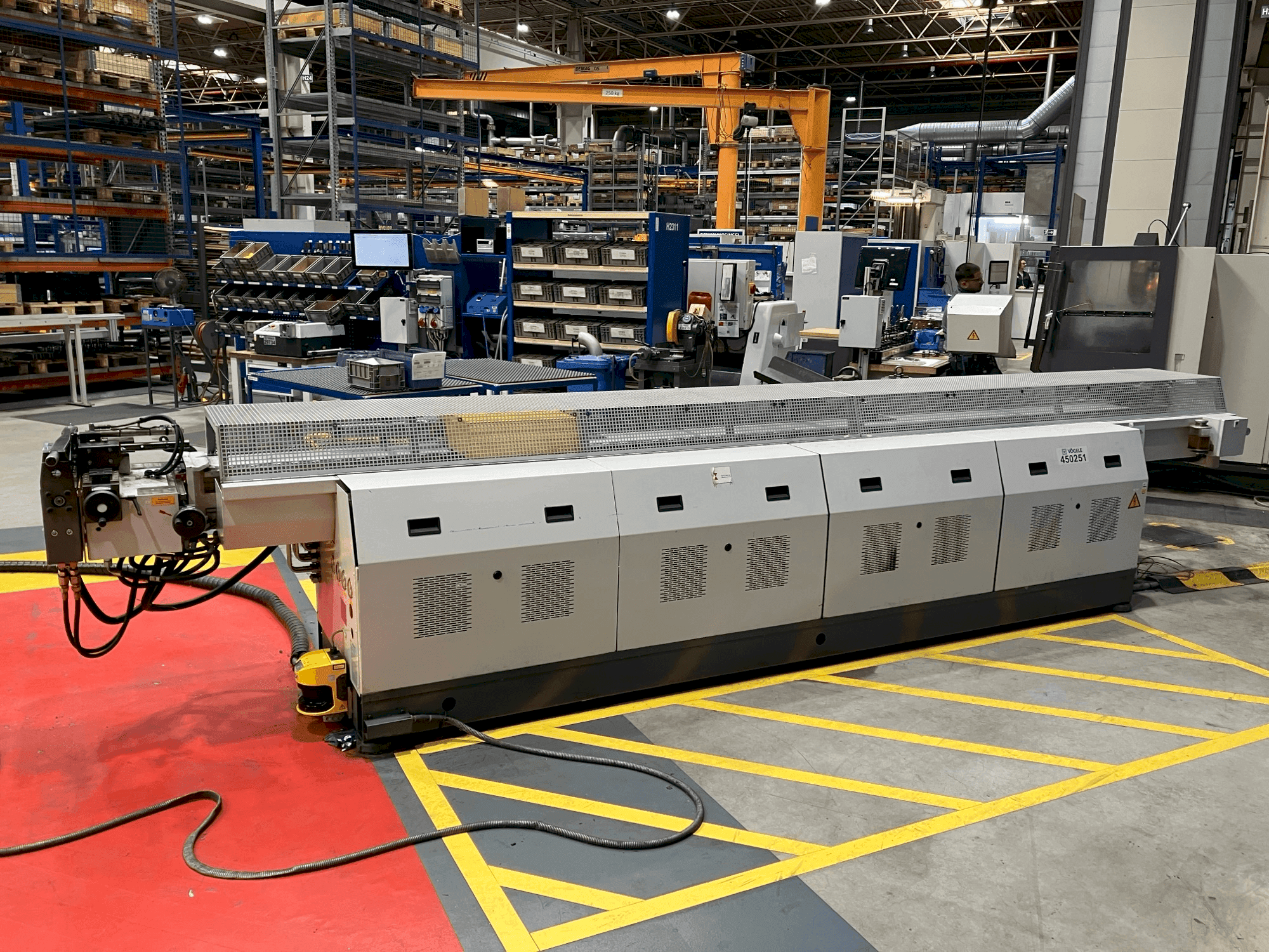 TRACTO-TECHNIK Tubotron 30 CNC-maskinen framifrån