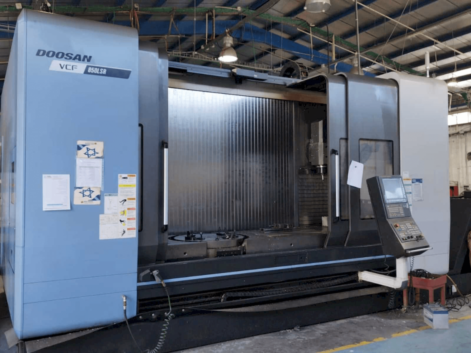Doosan VCF 850LSR-maskinen framifrån
