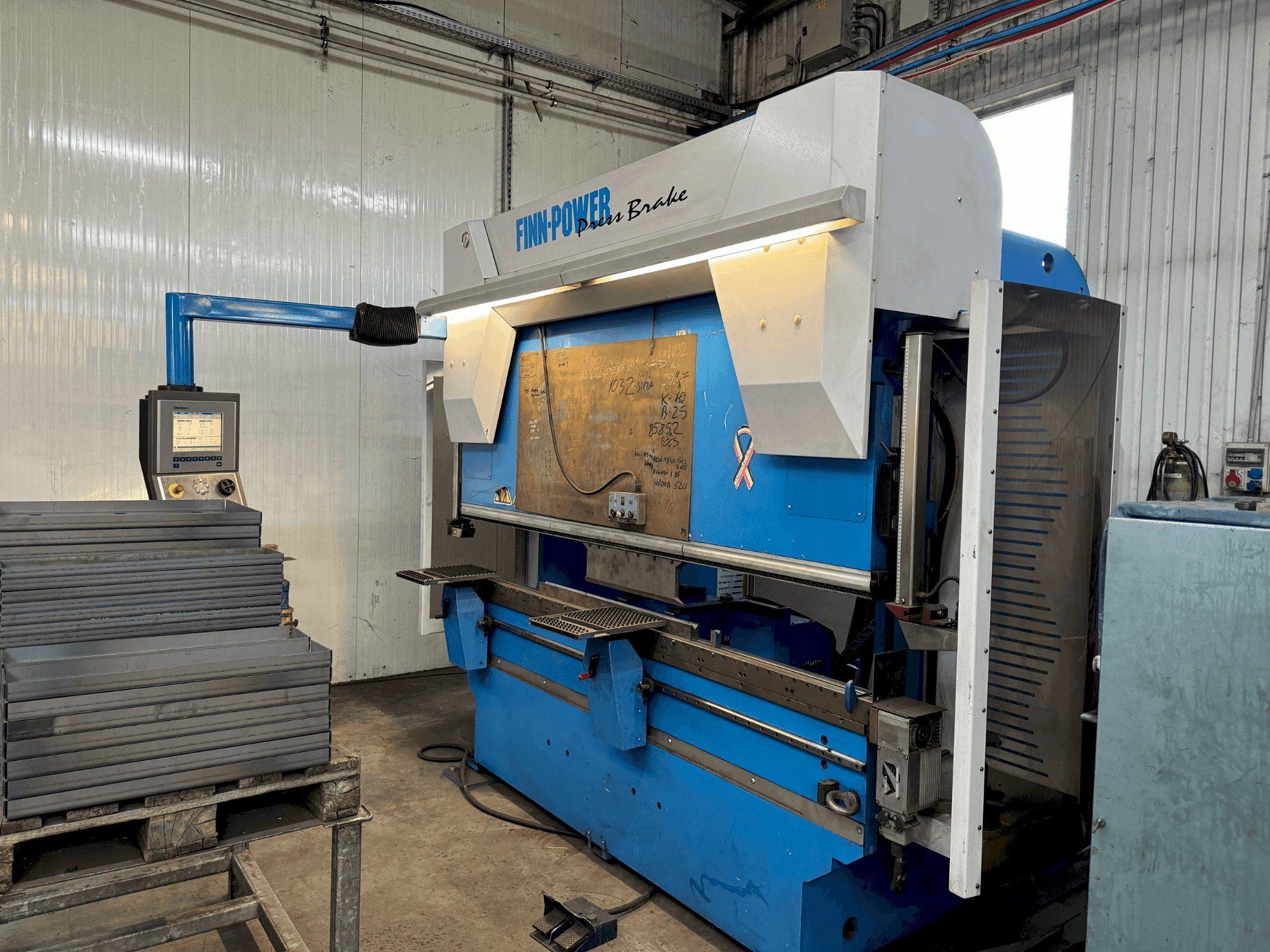 Finn-Power B80.2550-maskinen framifrån