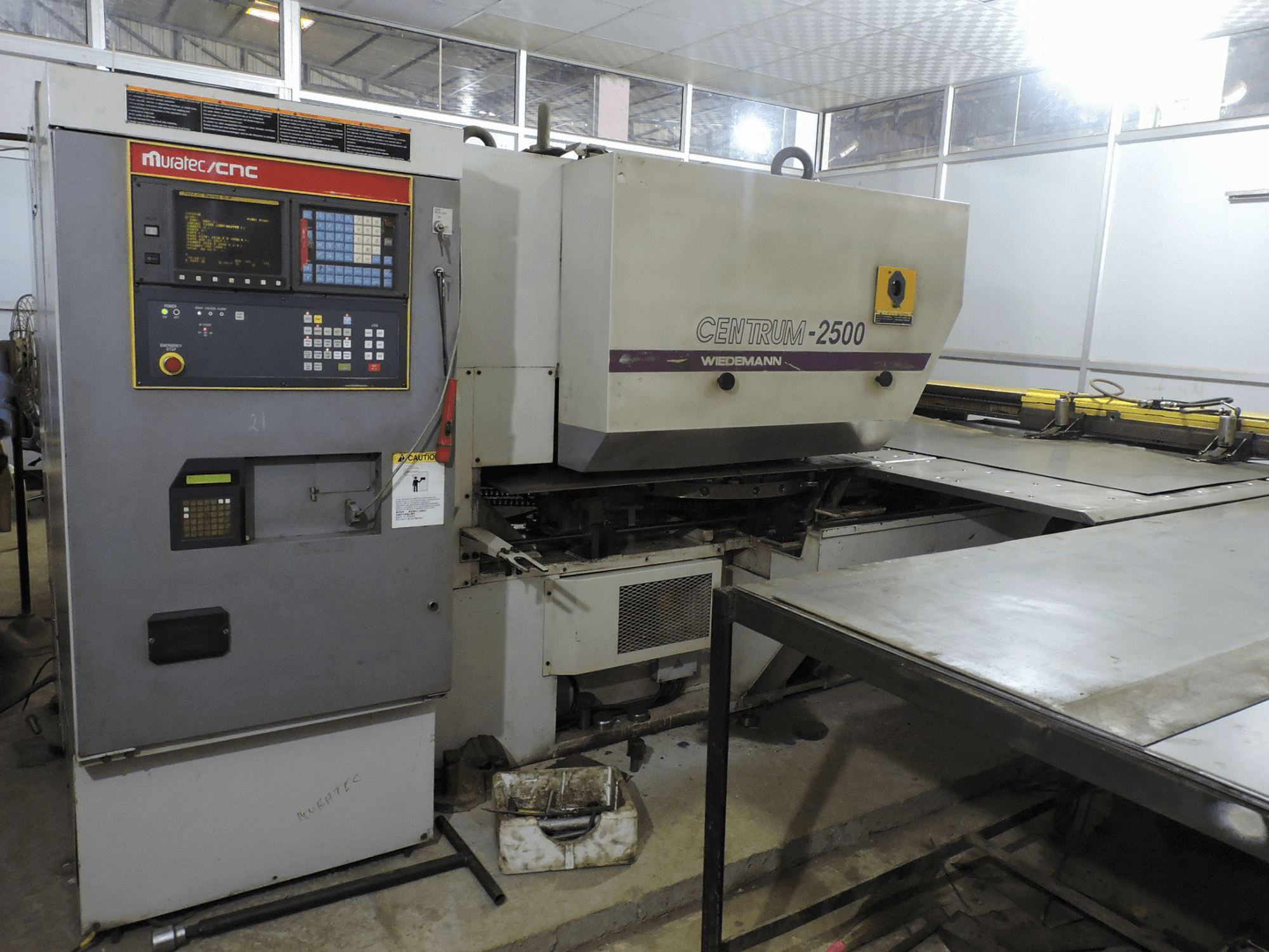 Murata Wiedemann-maskinen sedd från vänsterC-2500