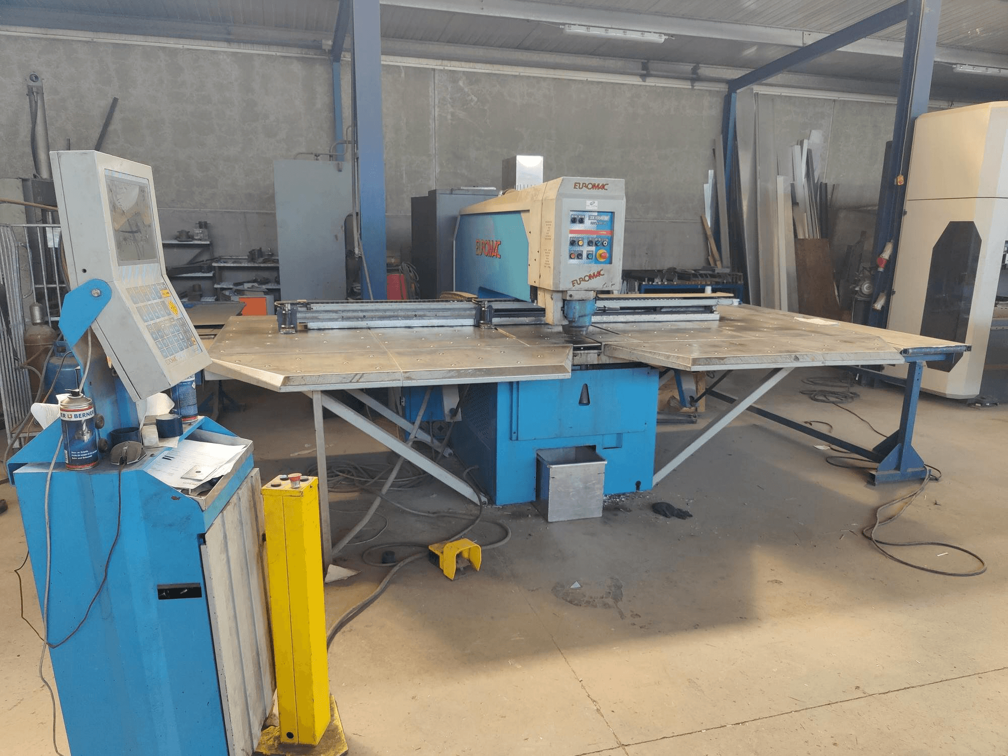 Euromac Z/1250/30-maskinen framifrån