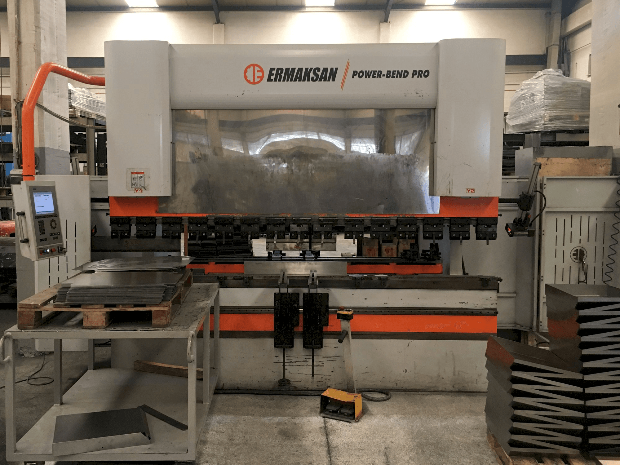 ERMAKSAN-maskinen framifrånPOWER-BEND PRO 3100x220