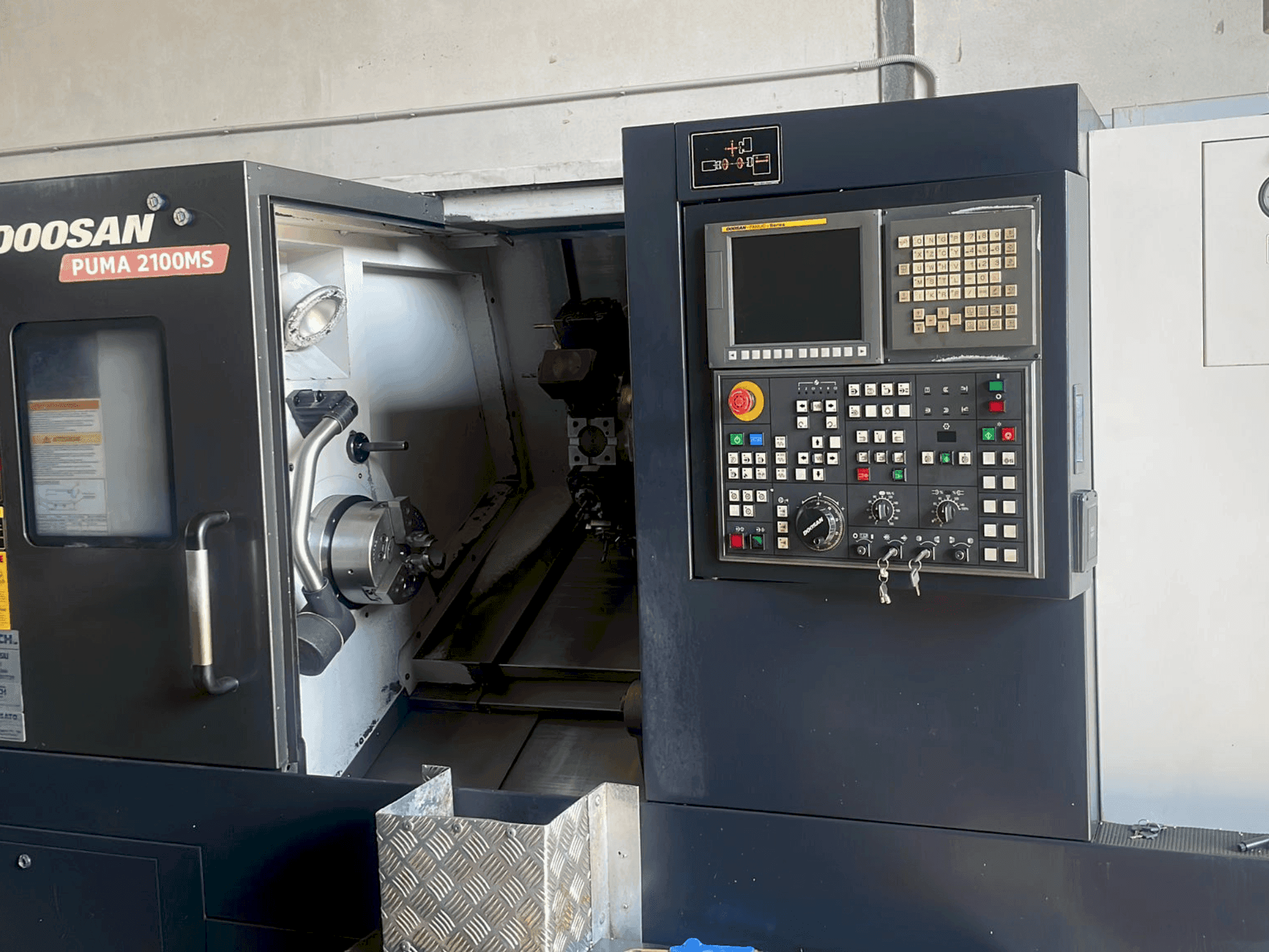 DOOSAN PUMA 2100MS-maskinen framifrån