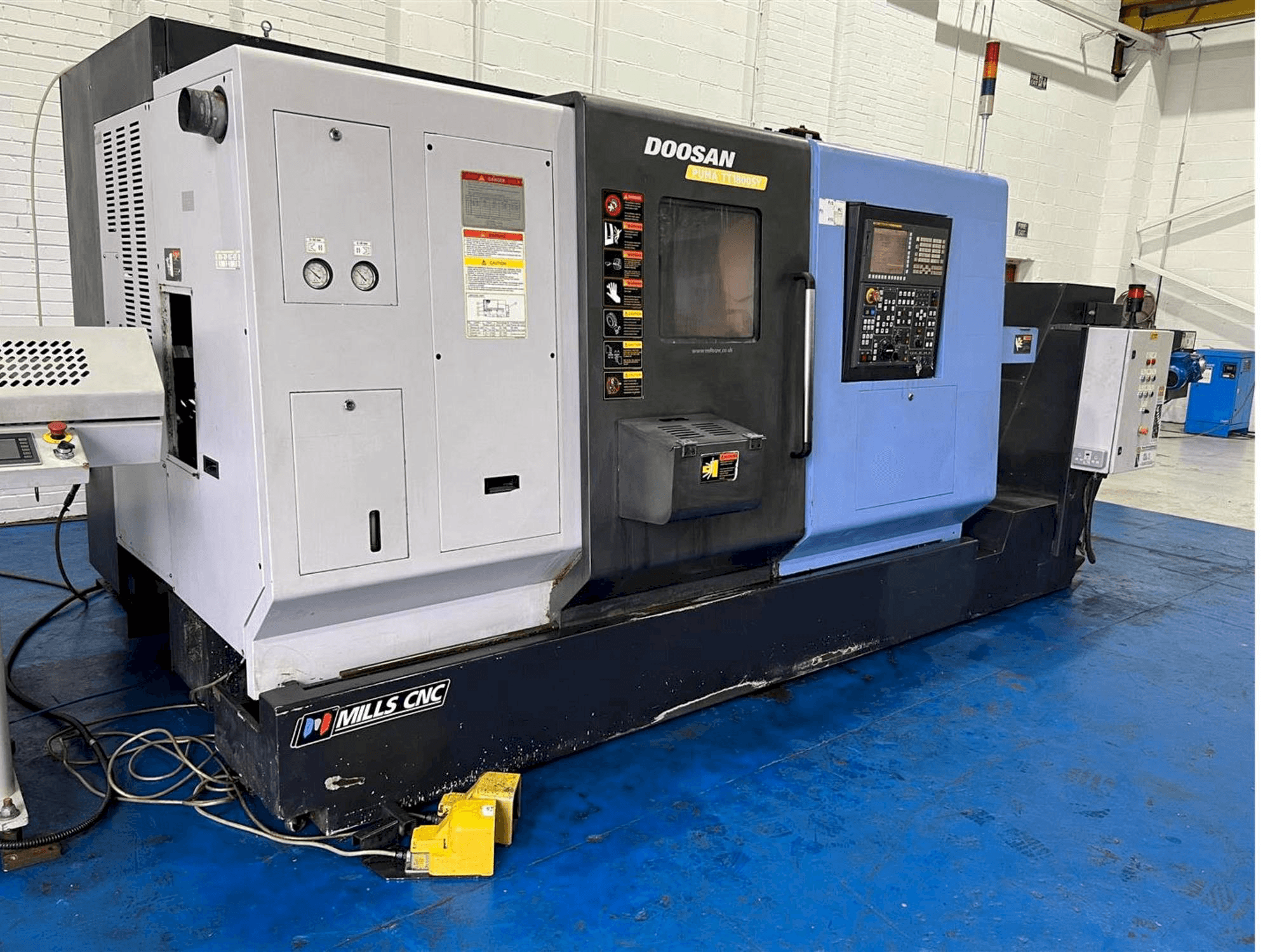 Doosan TT1800SY-maskinen framifrån