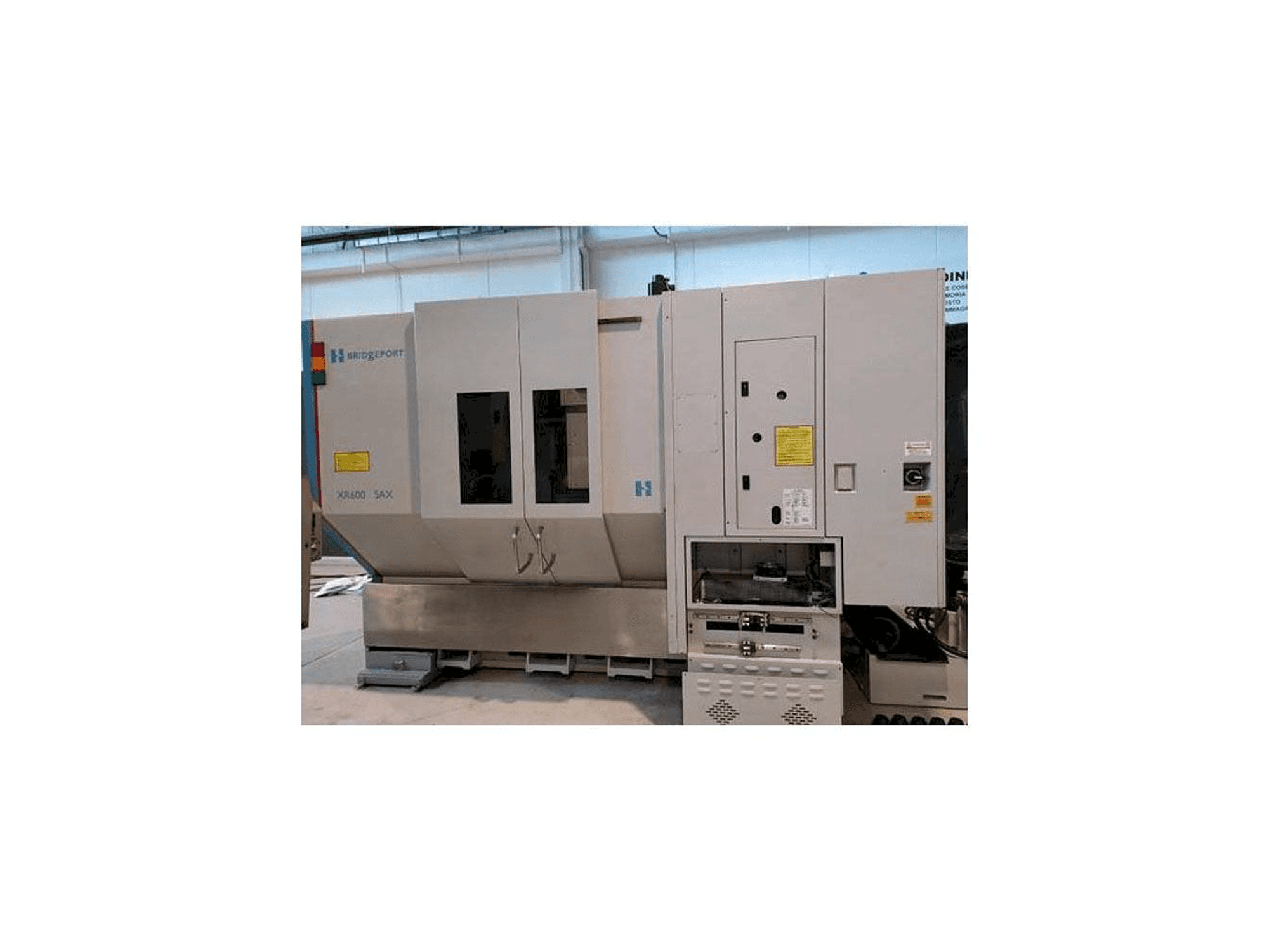 HARDINGE XR 600 5AX-maskinen framifrån