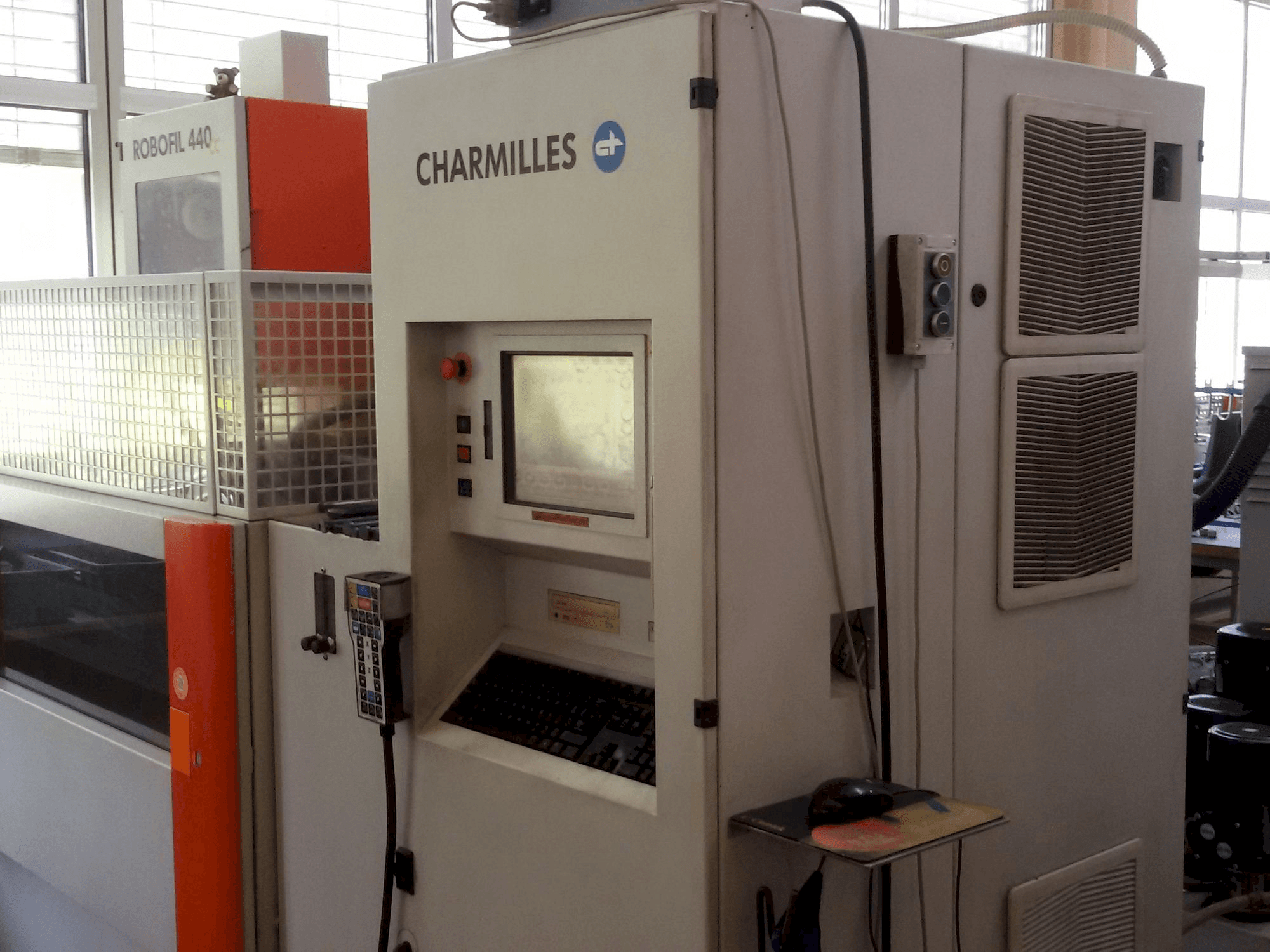 CHARMILLES Robofil 440CC-maskinen framifrån
