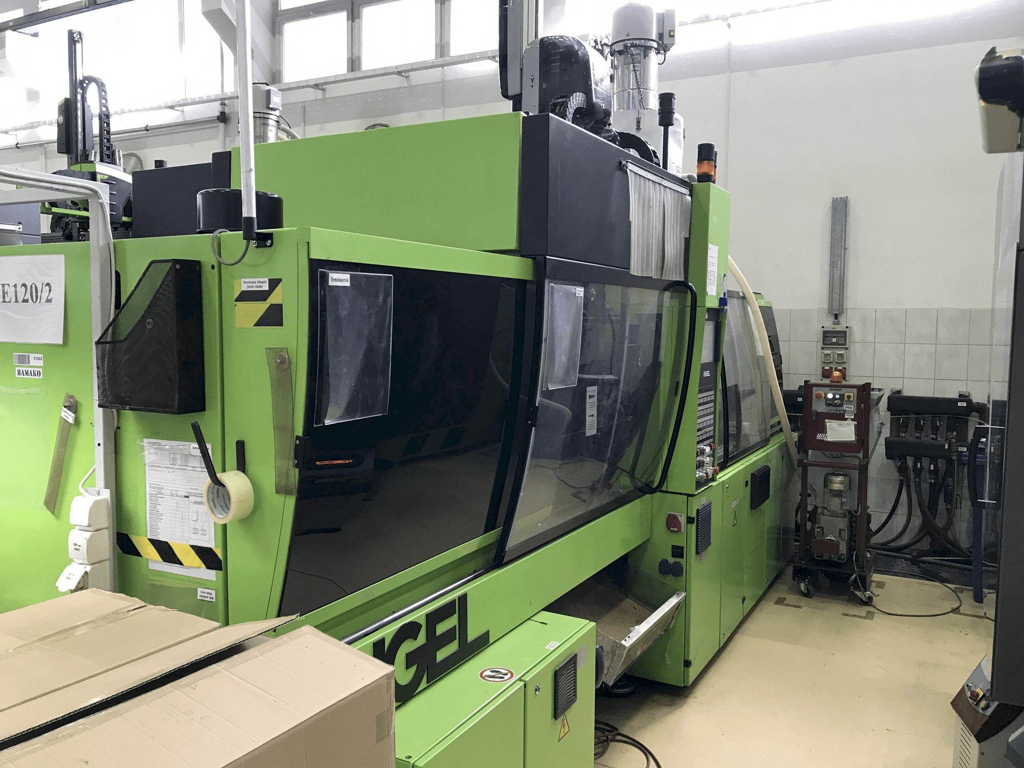 ENGEL VC 500/120 Plus-maskinen framifrån