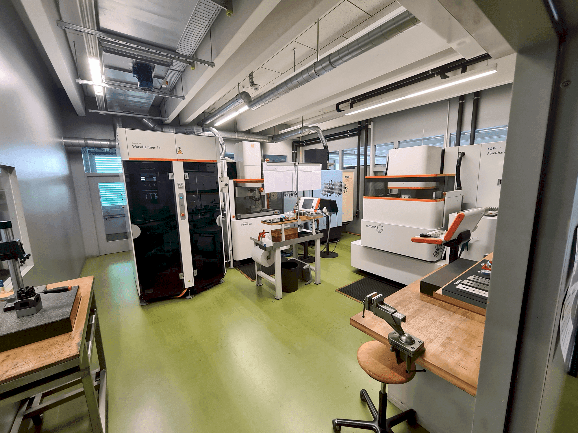 AGIE AGIETRON INNOVATION 2-maskinen framifrån