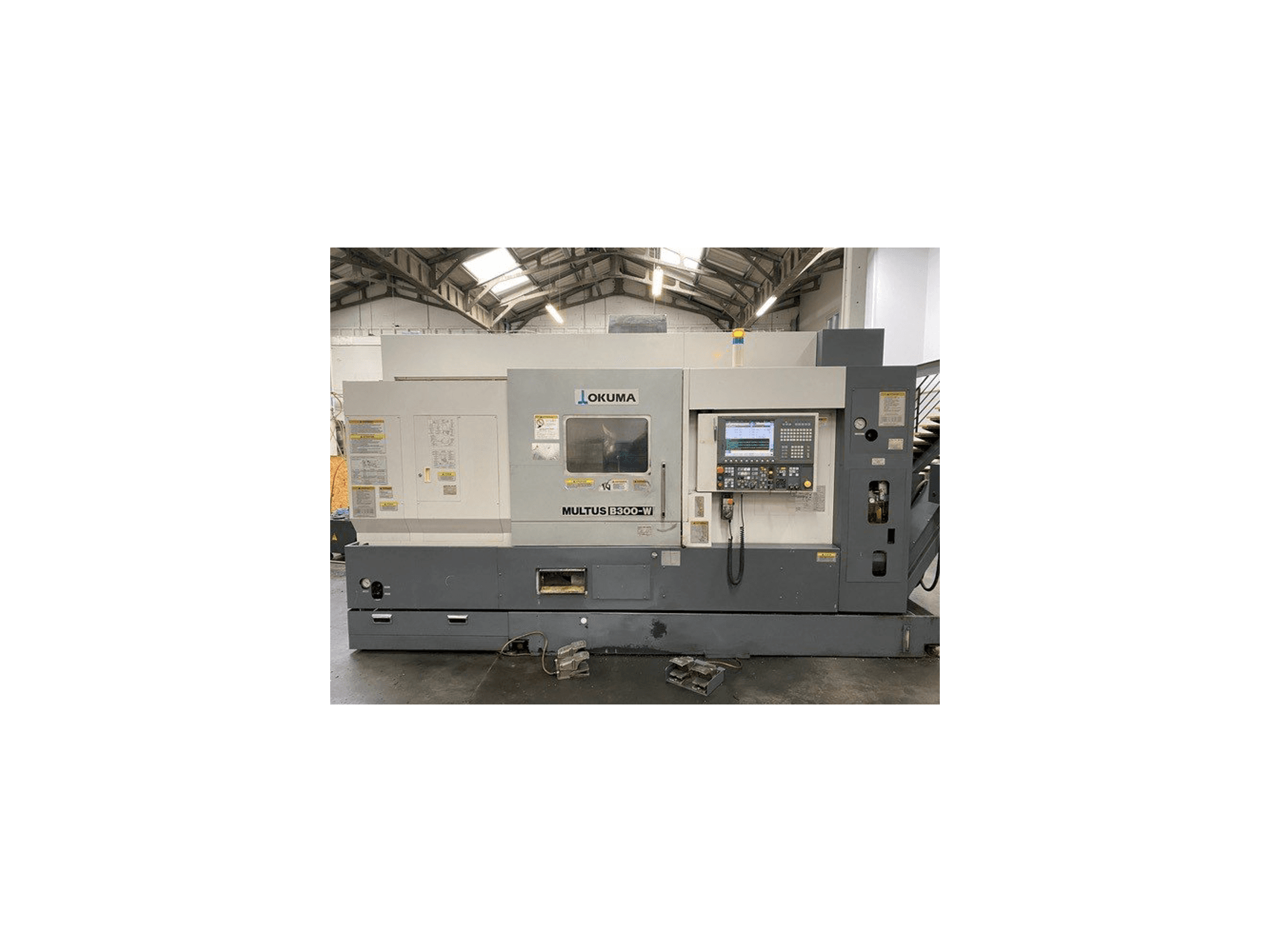 Okuma MULTUS B300-W-maskinen framifrån