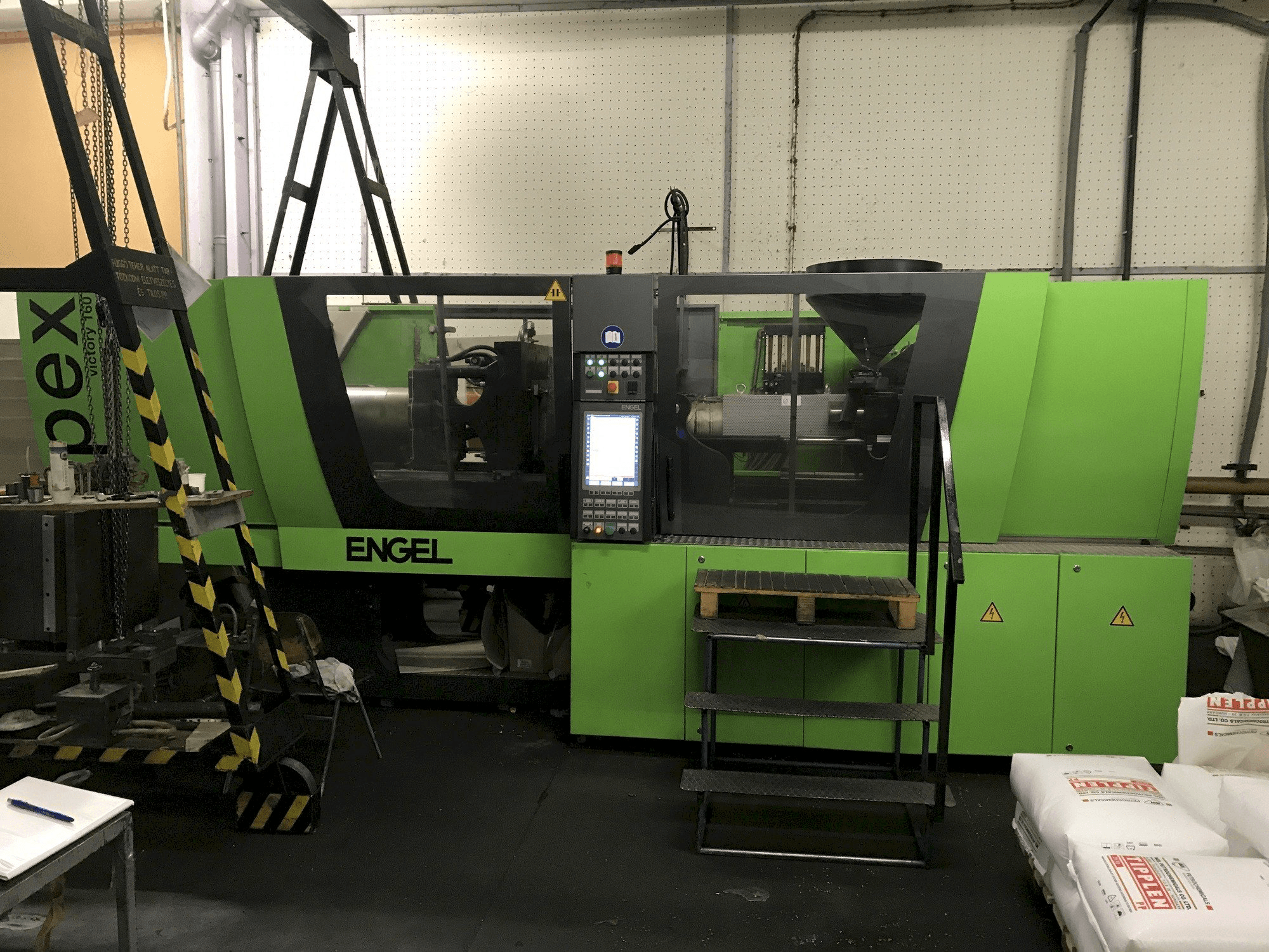 ENGEL Victory 650/160 Spex-maskinen framifrån