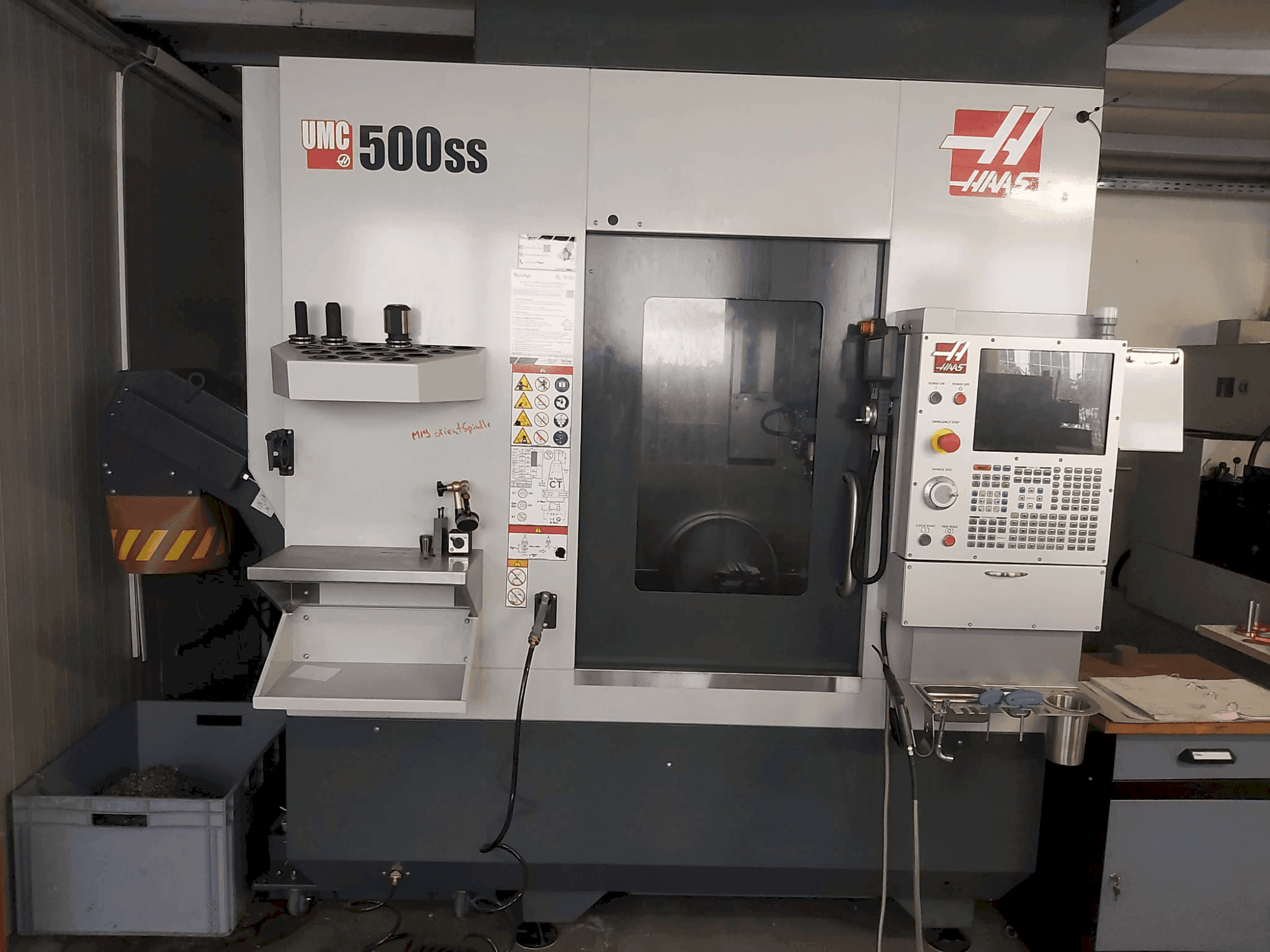 HAAS UMC-500SS-maskinen framifrån