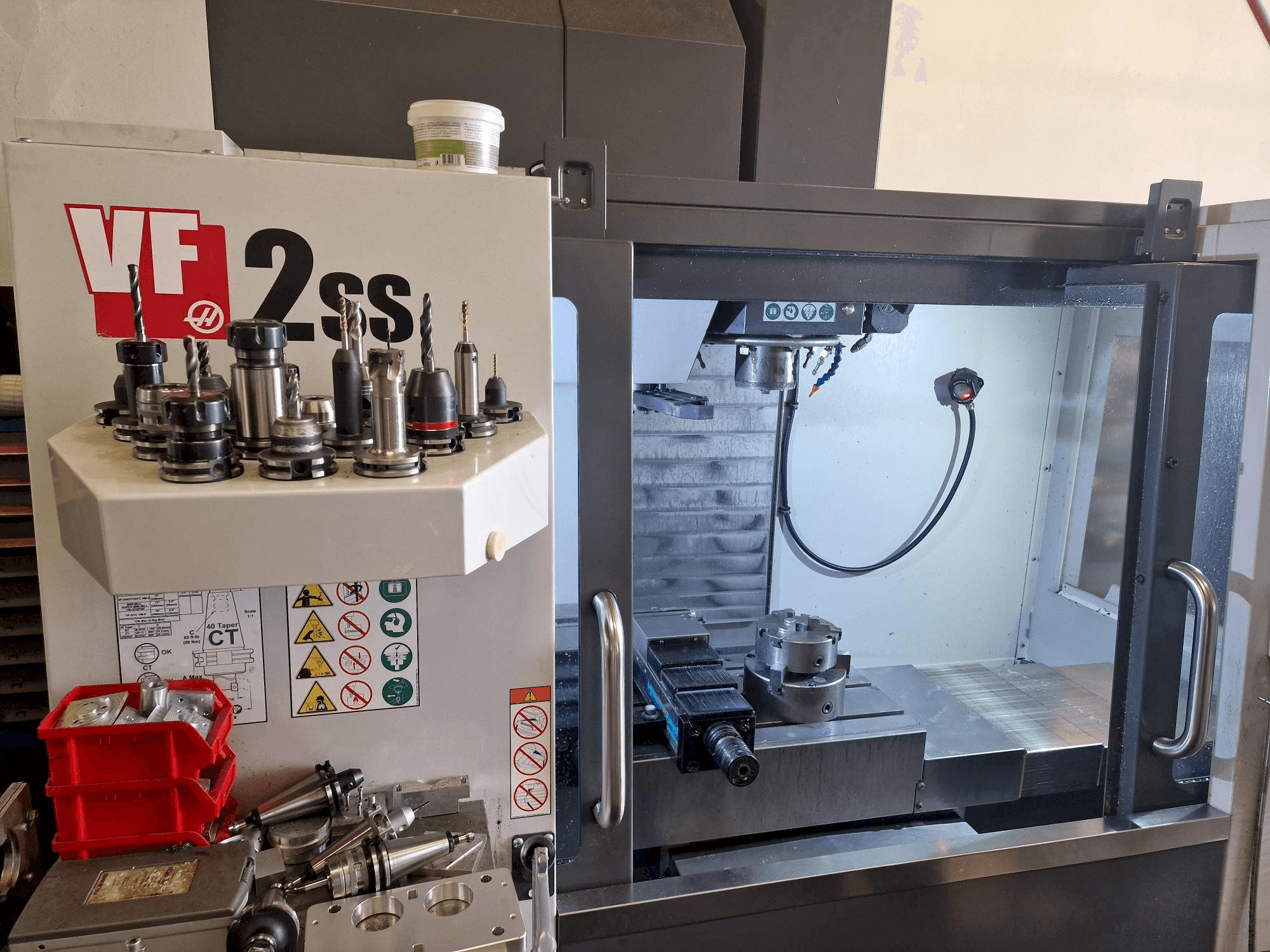 HAAS VF-2SS-maskinen framifrån
