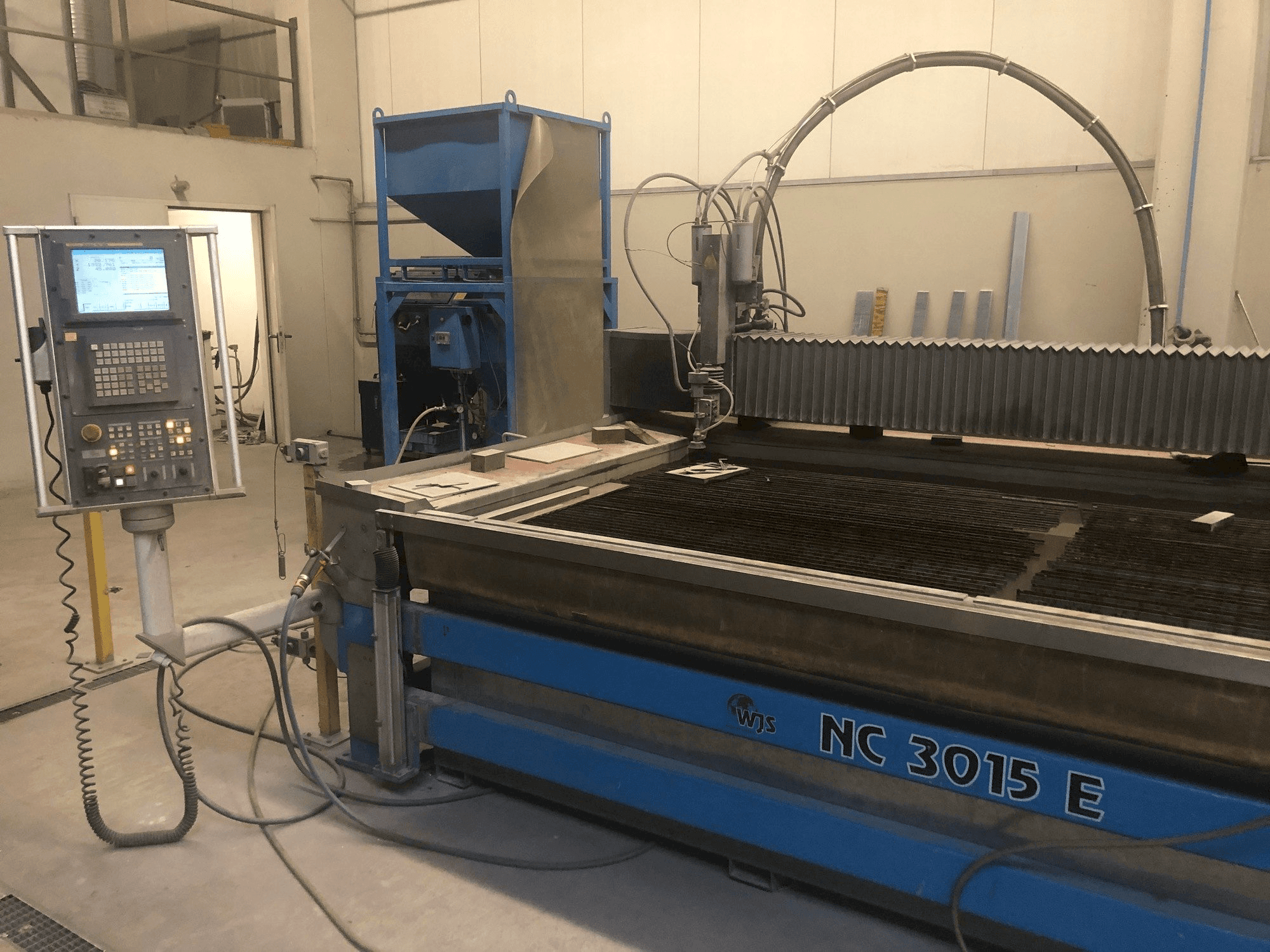 WJS NC 3015 E-maskinen framifrån