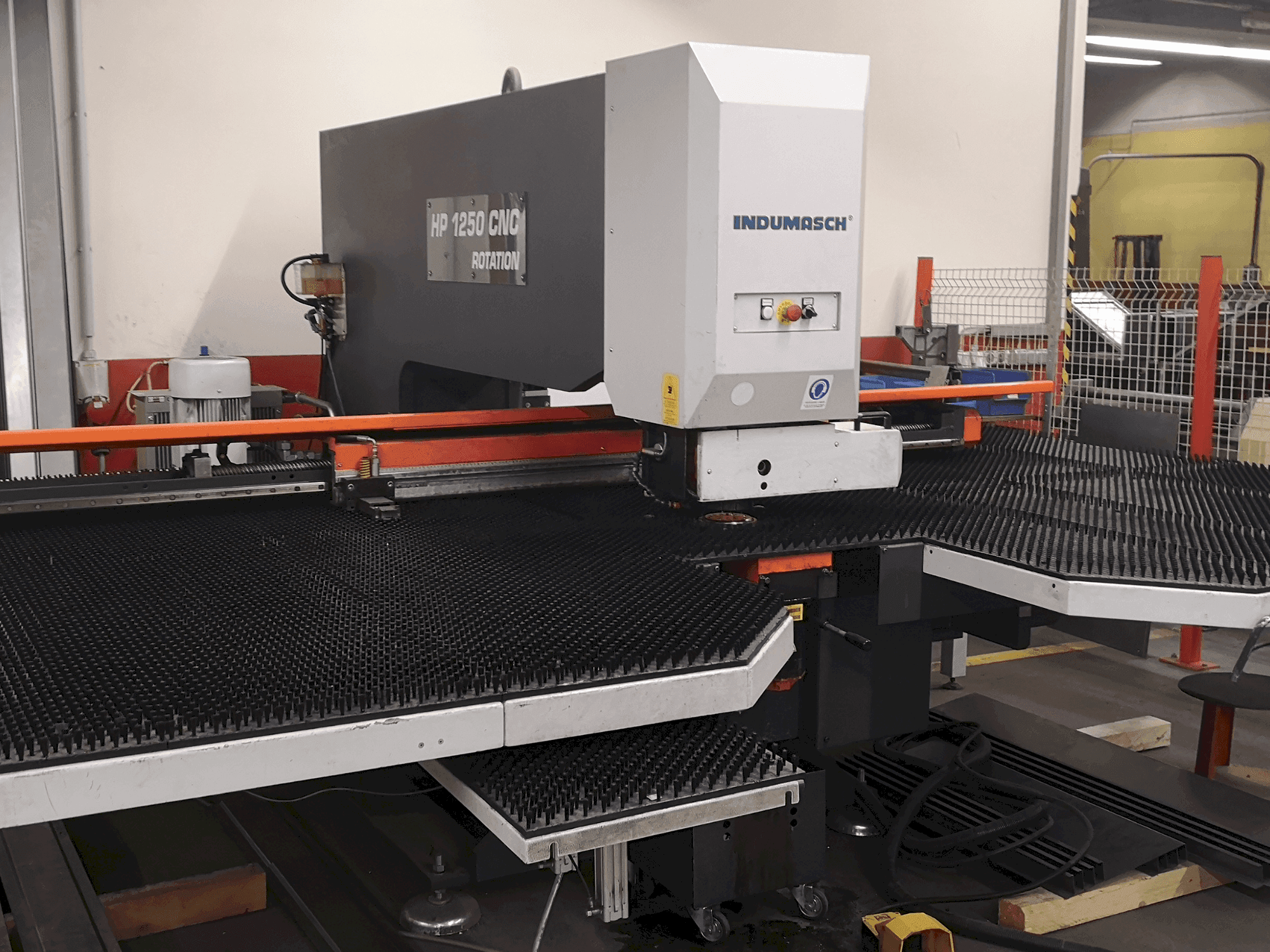 IMAC HP 1250 INDEX-maskinen framifrån