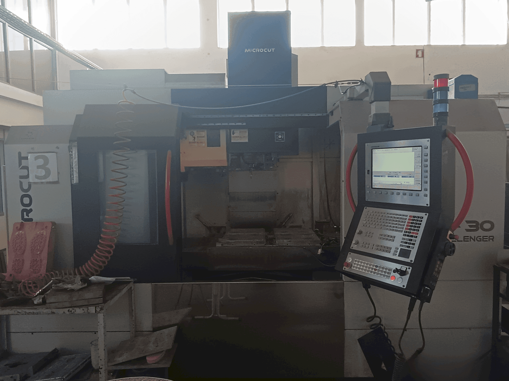 MICROCUT V-30 Challenger-maskinen framifrån