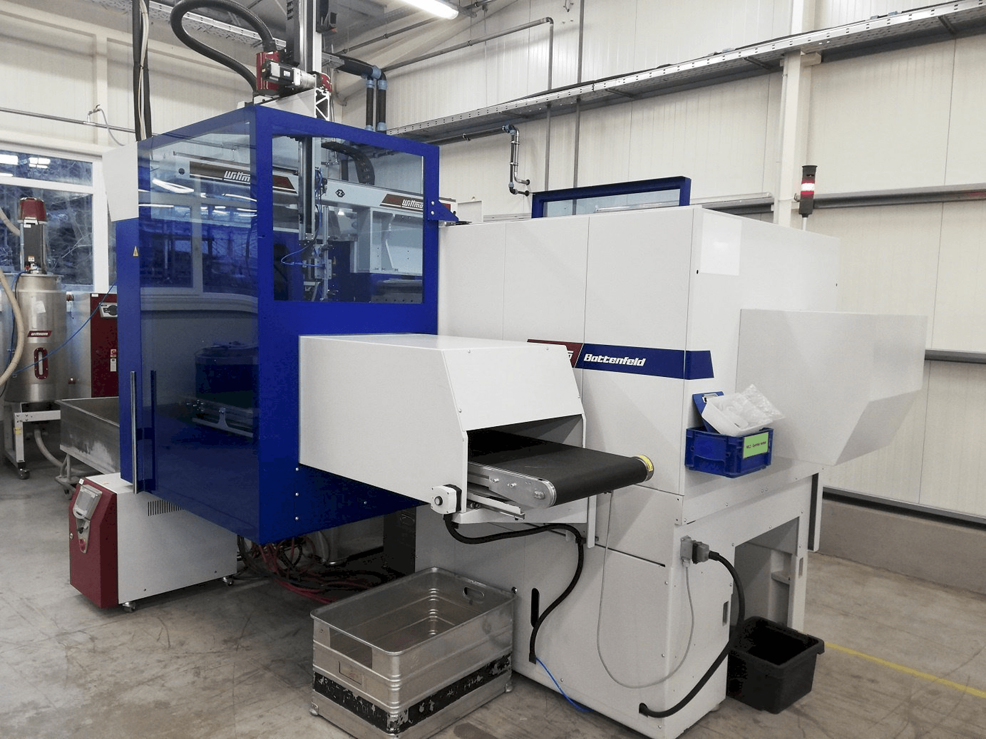 Battenfeld Smart Power 240/1330-maskinen sedd från vänster sida