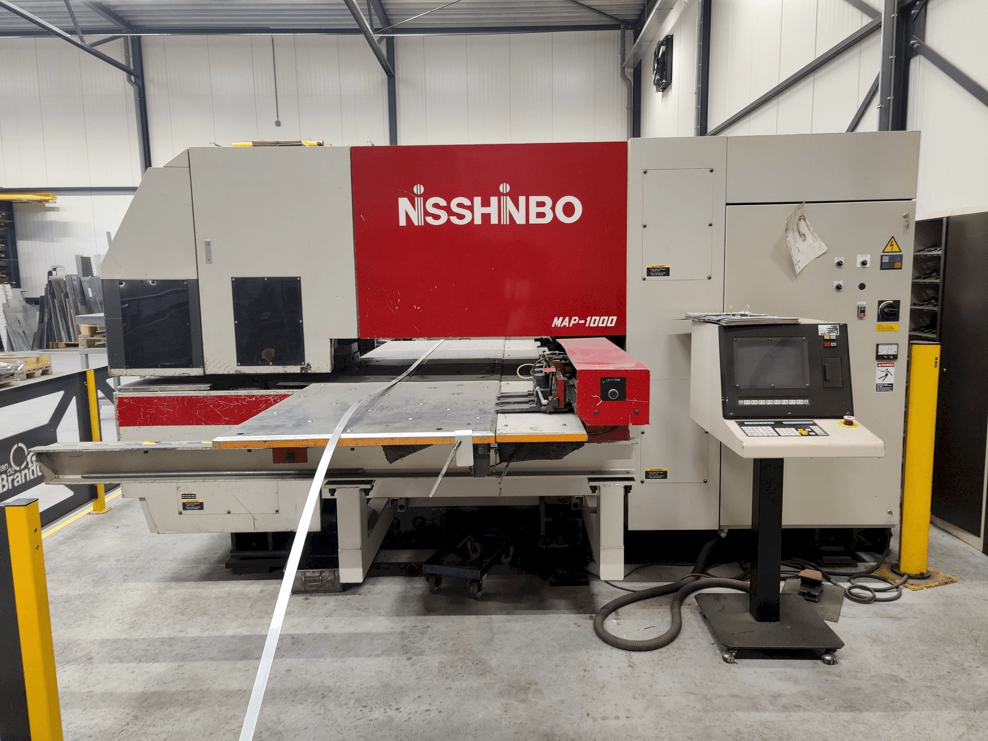 Nisshinbo MAP-1000-maskinen framifrån