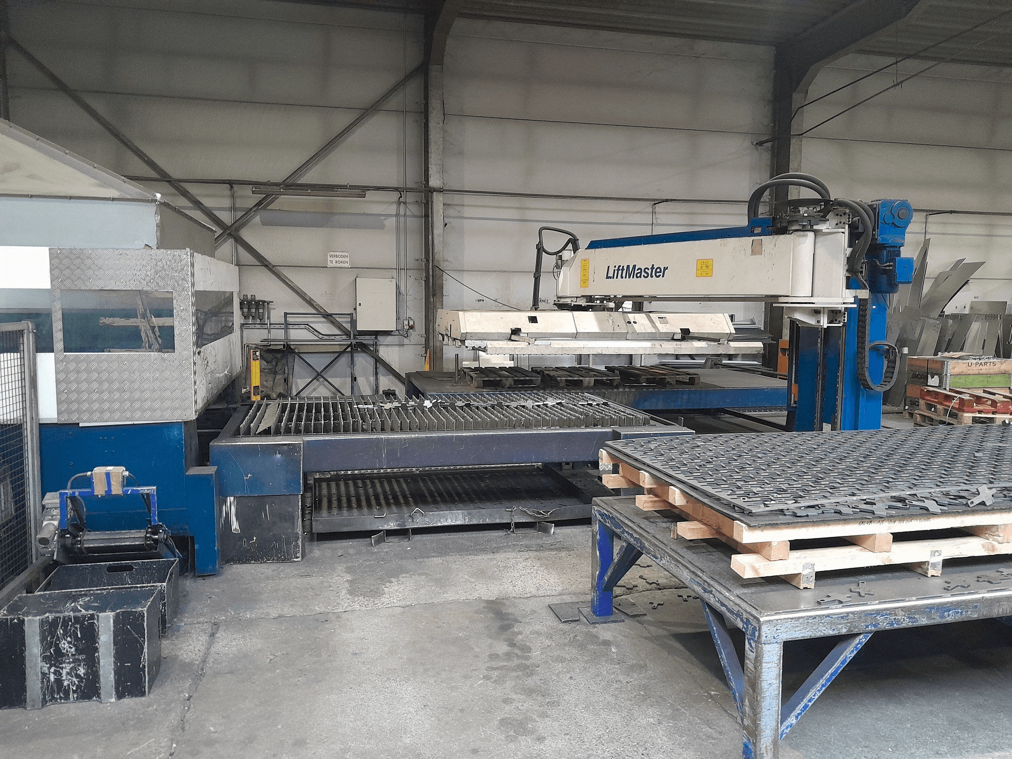 Trumpf TruLaser 3030+ Liftmaster-maskinen framifrån