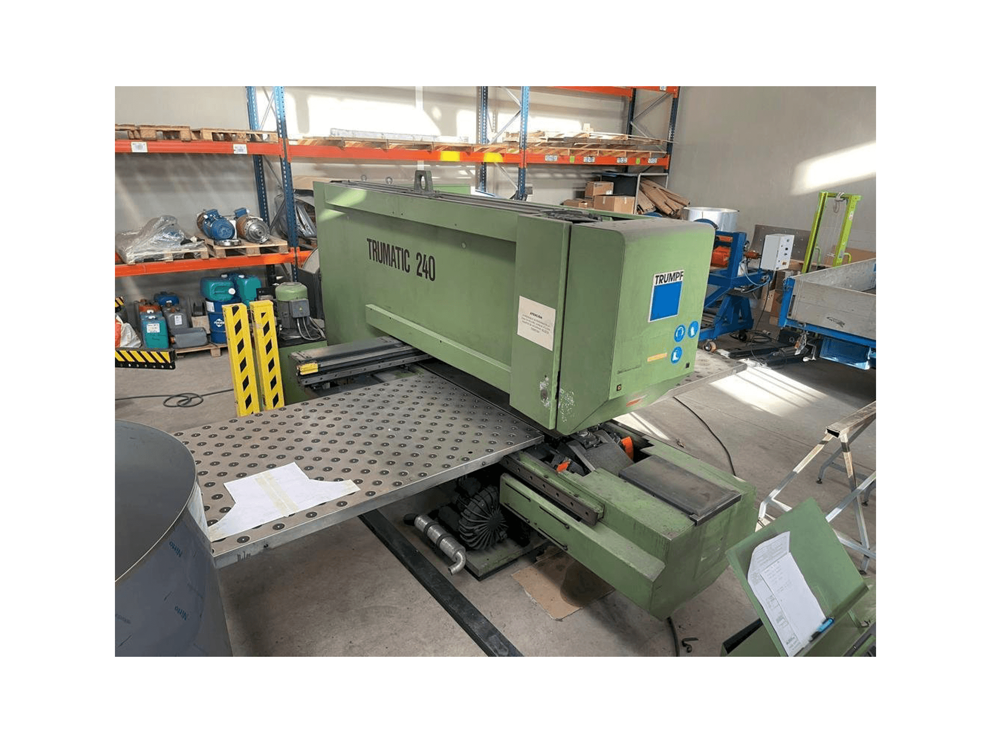 Trumpf TRUMATIC 240-maskinen framifrån