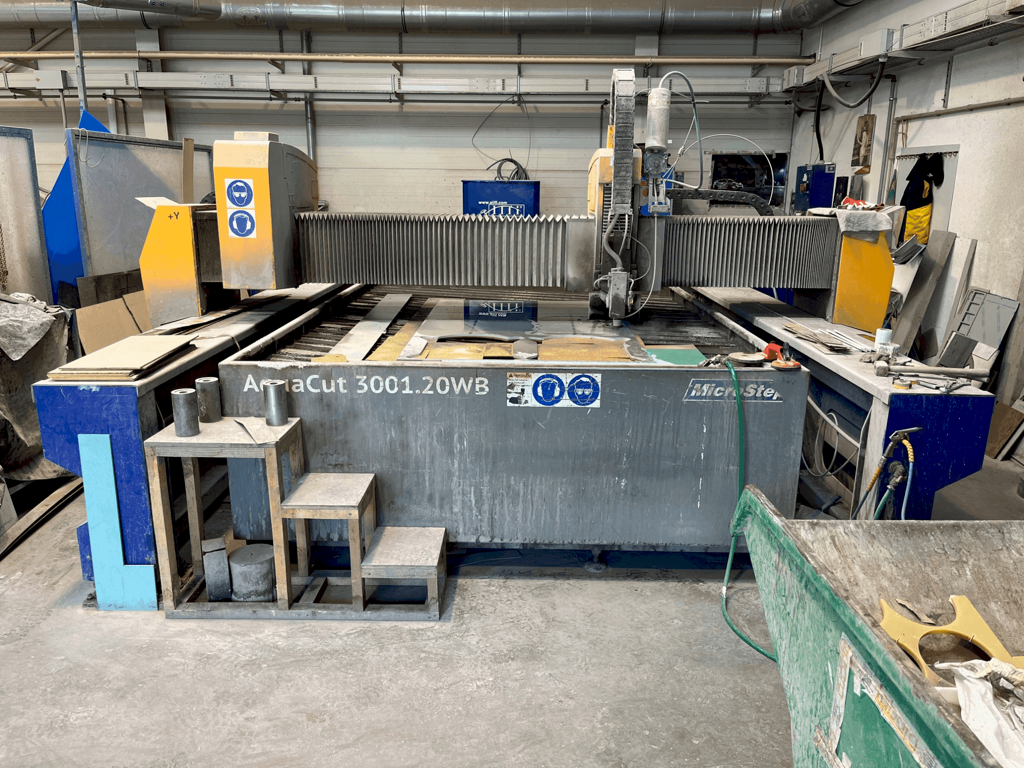 MicroStep AquaCut 3001.20WB-maskinen framifrån