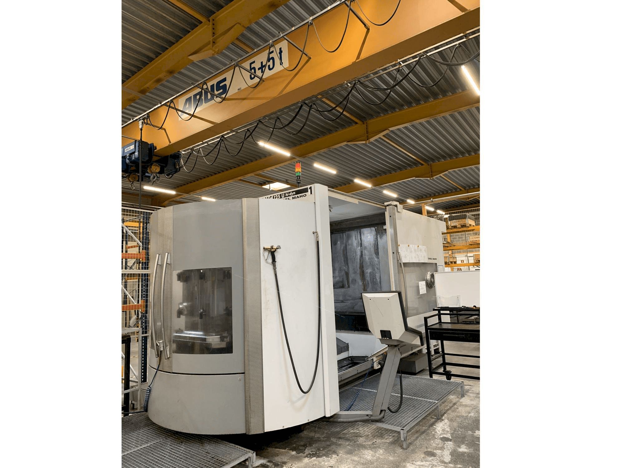 DECKEL MAHO DMC 125 U hy-dyn-maskinen framifrån