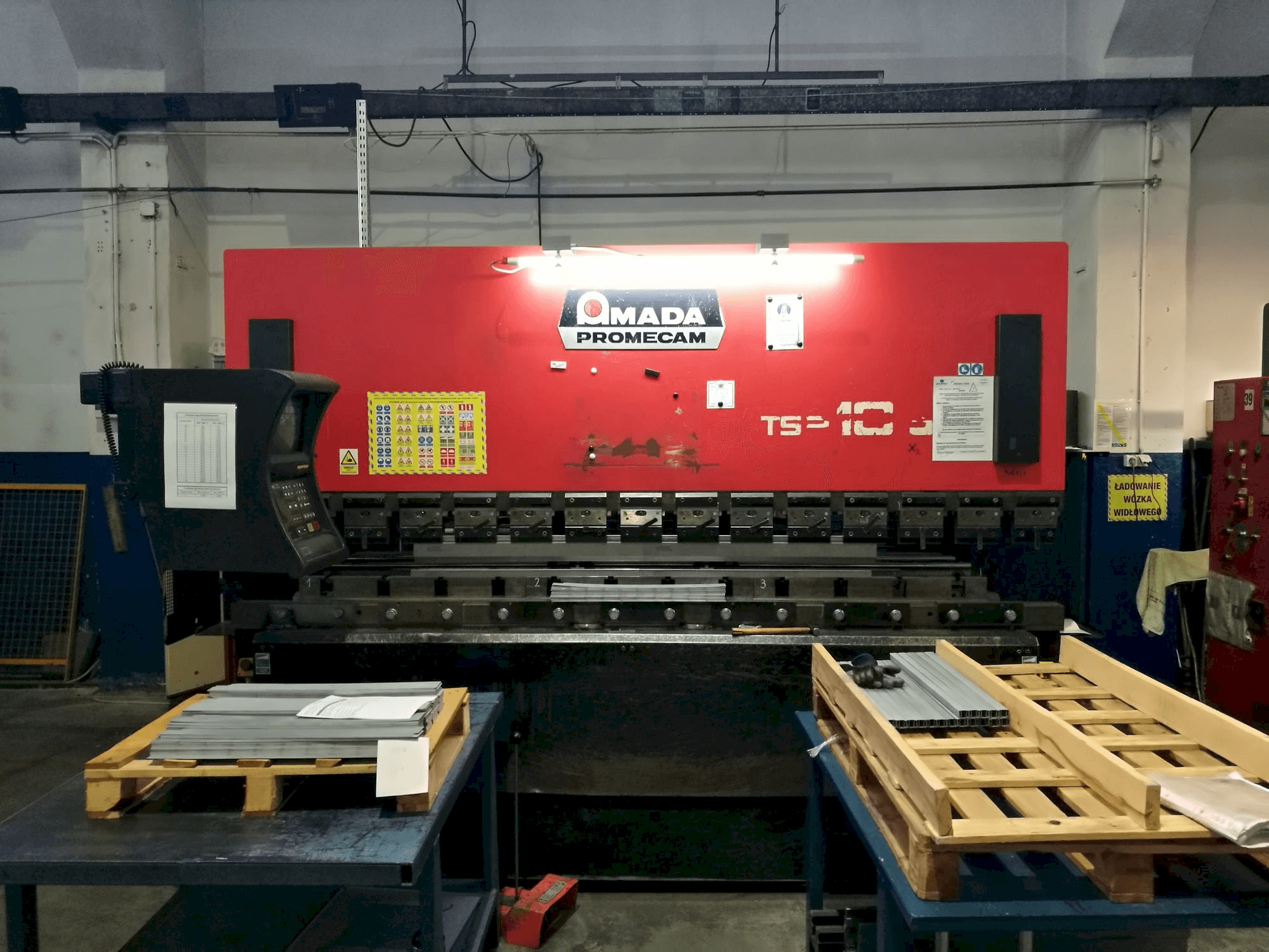 AMADA ITS2-maskinen framifrån