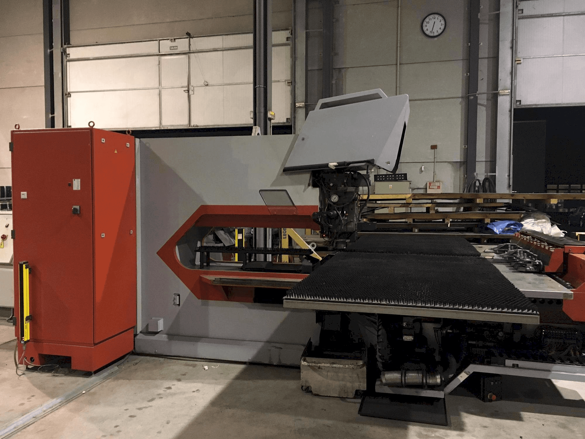 Trumpf Trumatic 2000 R-maskinen framifrån