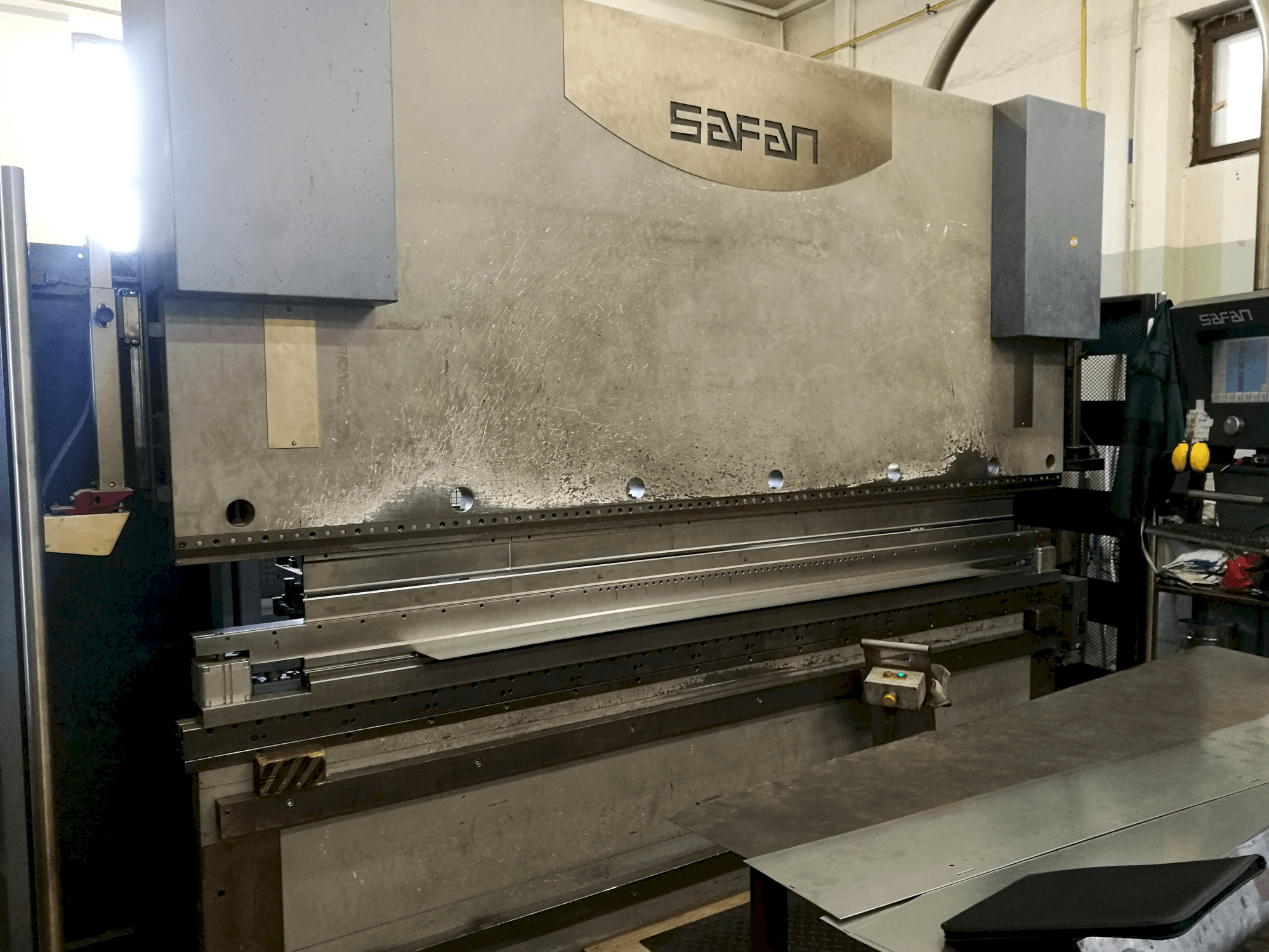 Safan-maskinen sedd från vänsterCNCL-K 120-3100 TS1