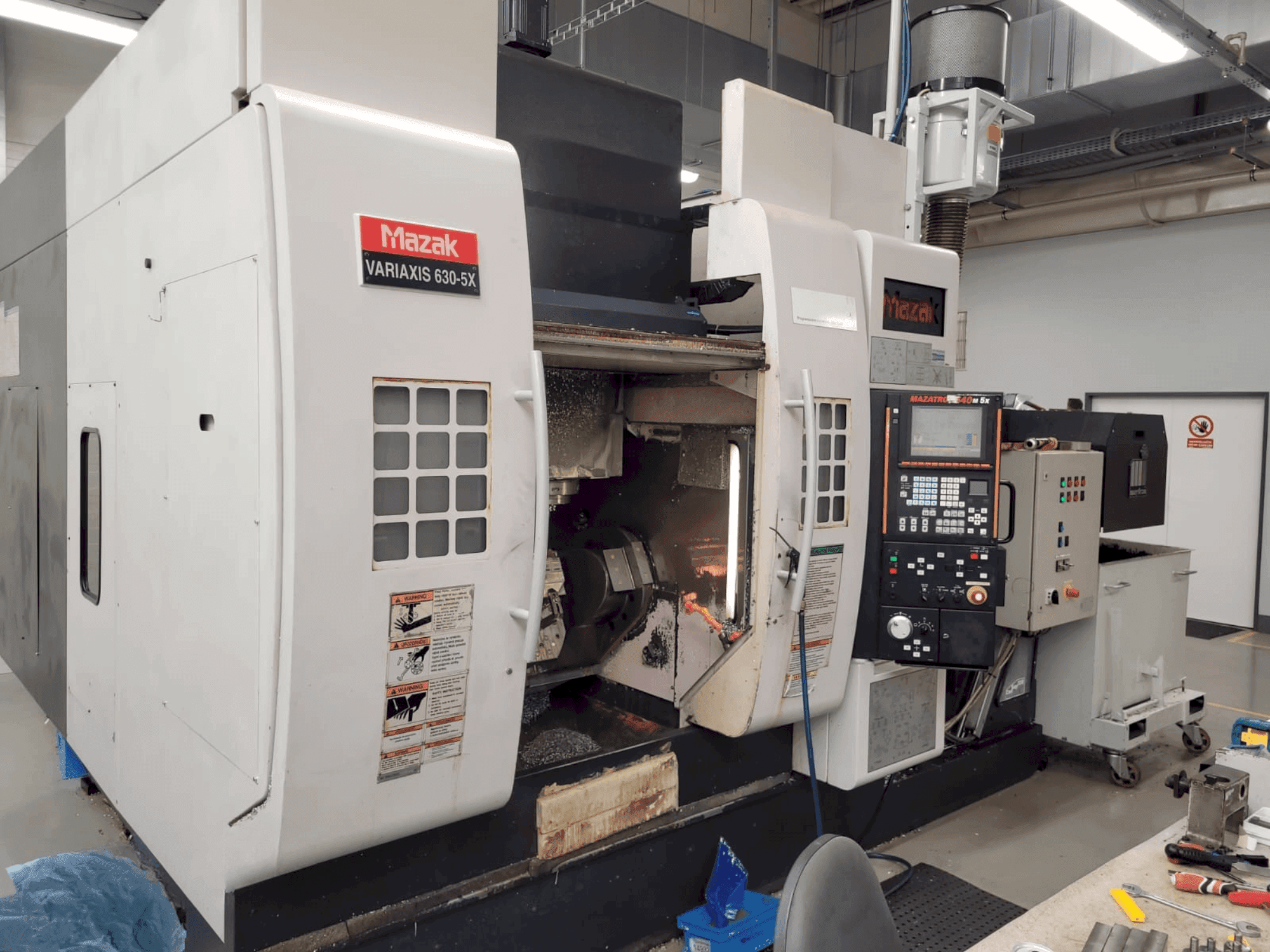 Mazak Variaxis 630-5X-maskinen framifrån