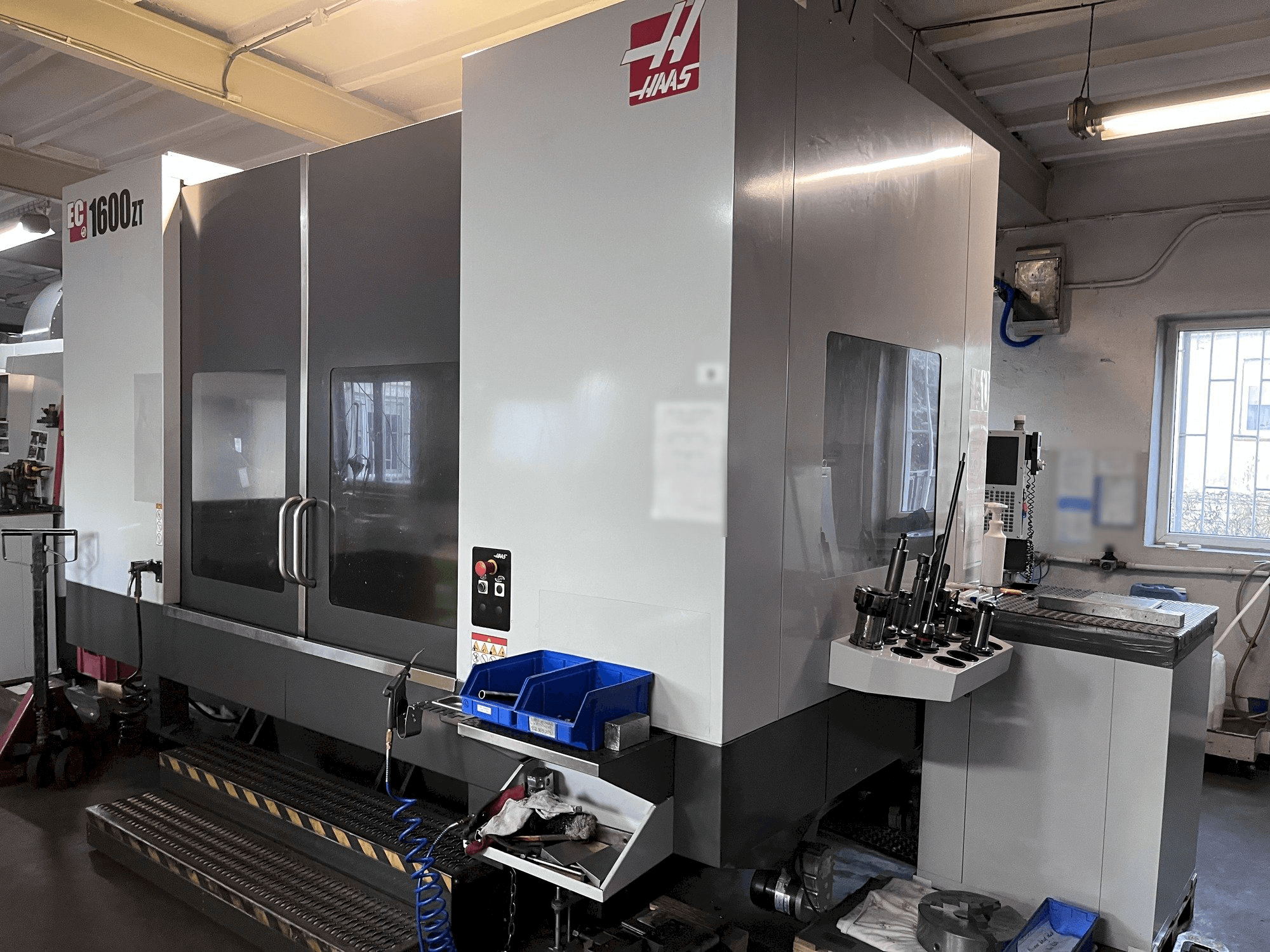 HAAS EC-1600 ZT-maskinen framifrån