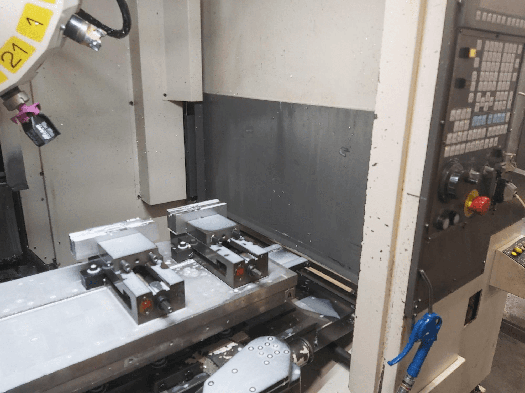 FANUC Robodrill Alpha T21iE-maskinen framifrån