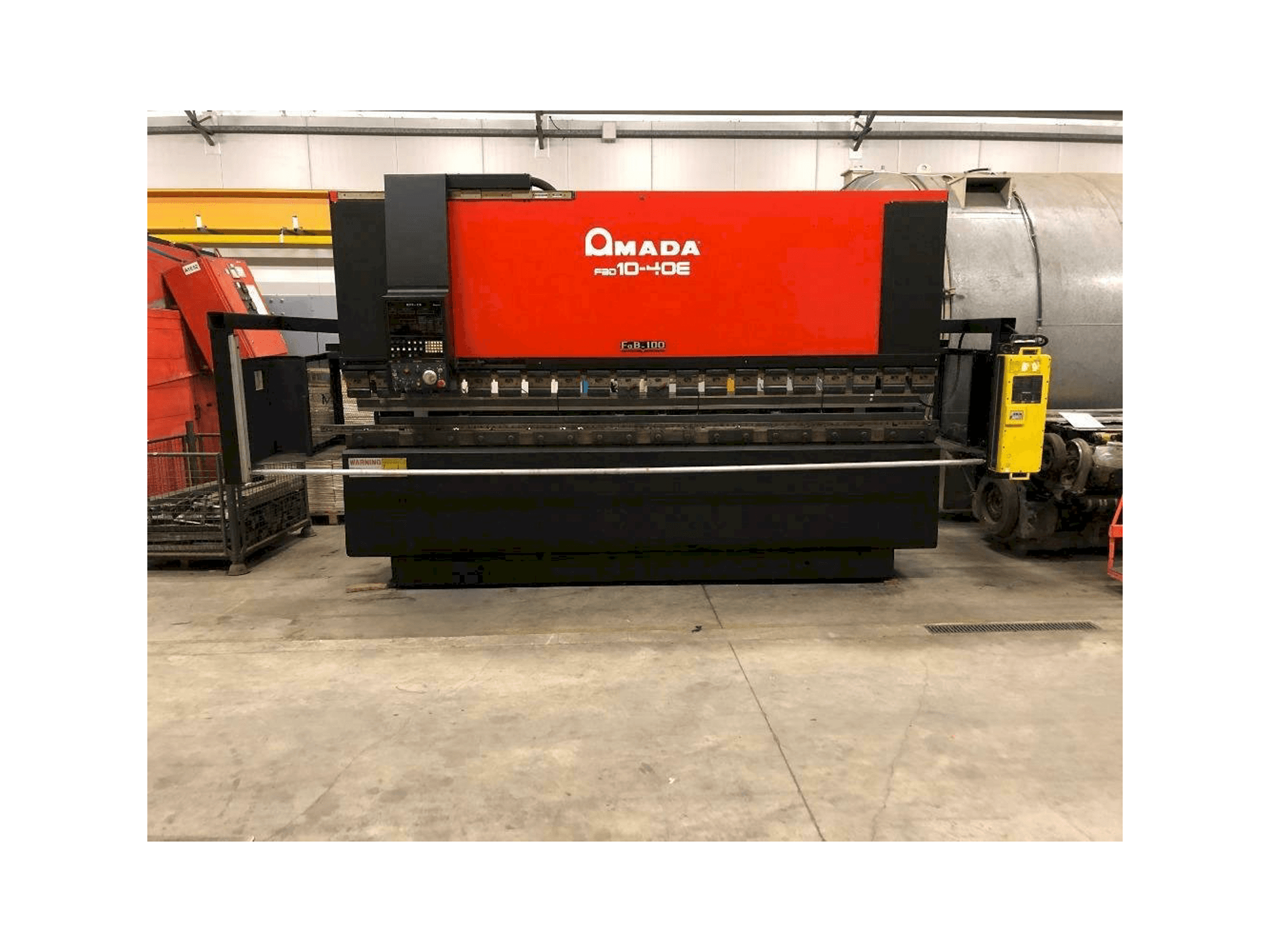 AMADA 10-40E-maskinen framifrån