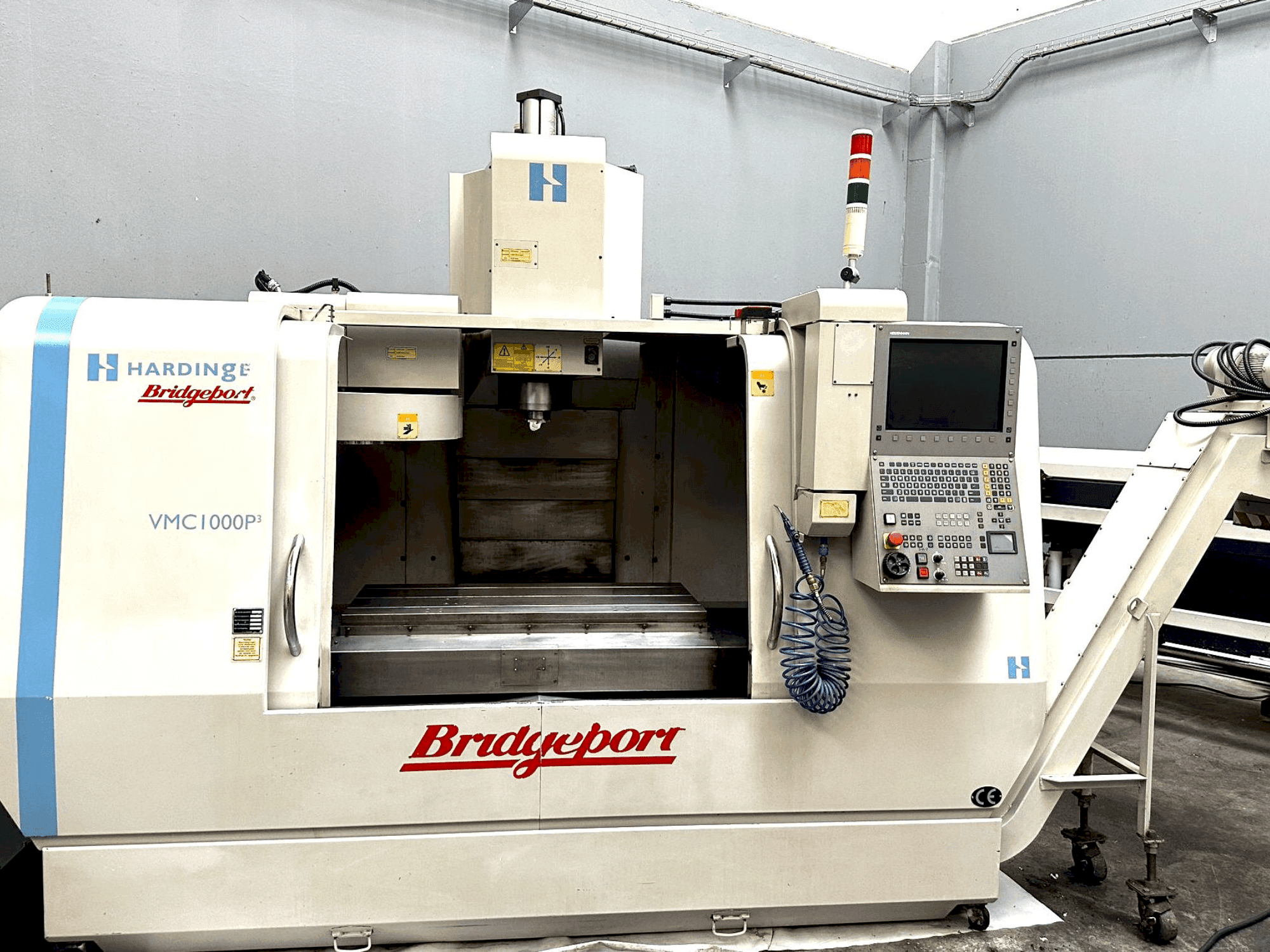 Bridgeport VMC 1000 P3 (2005)-maskinen framifrån