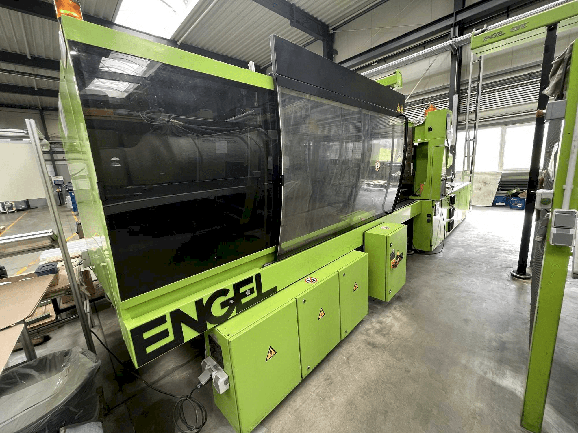 Engel VIC 2550/400 TECH-maskinen framifrån