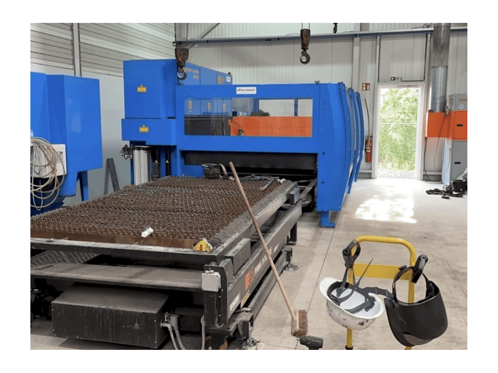 Prima Industrie Platino 1530-maskinen framifrån