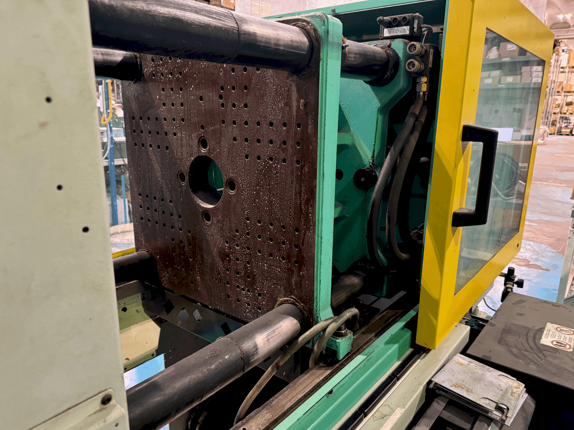 Arburg ALLROUNDER CENTEX 470 C 1500-800-maskinen framifrån