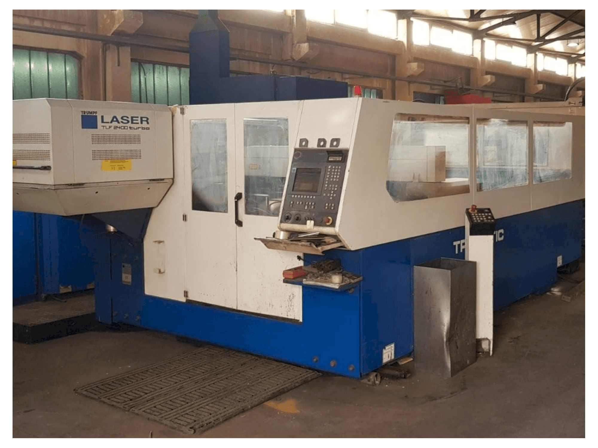 Trumpf Trumatic L3030-maskinen framifrån