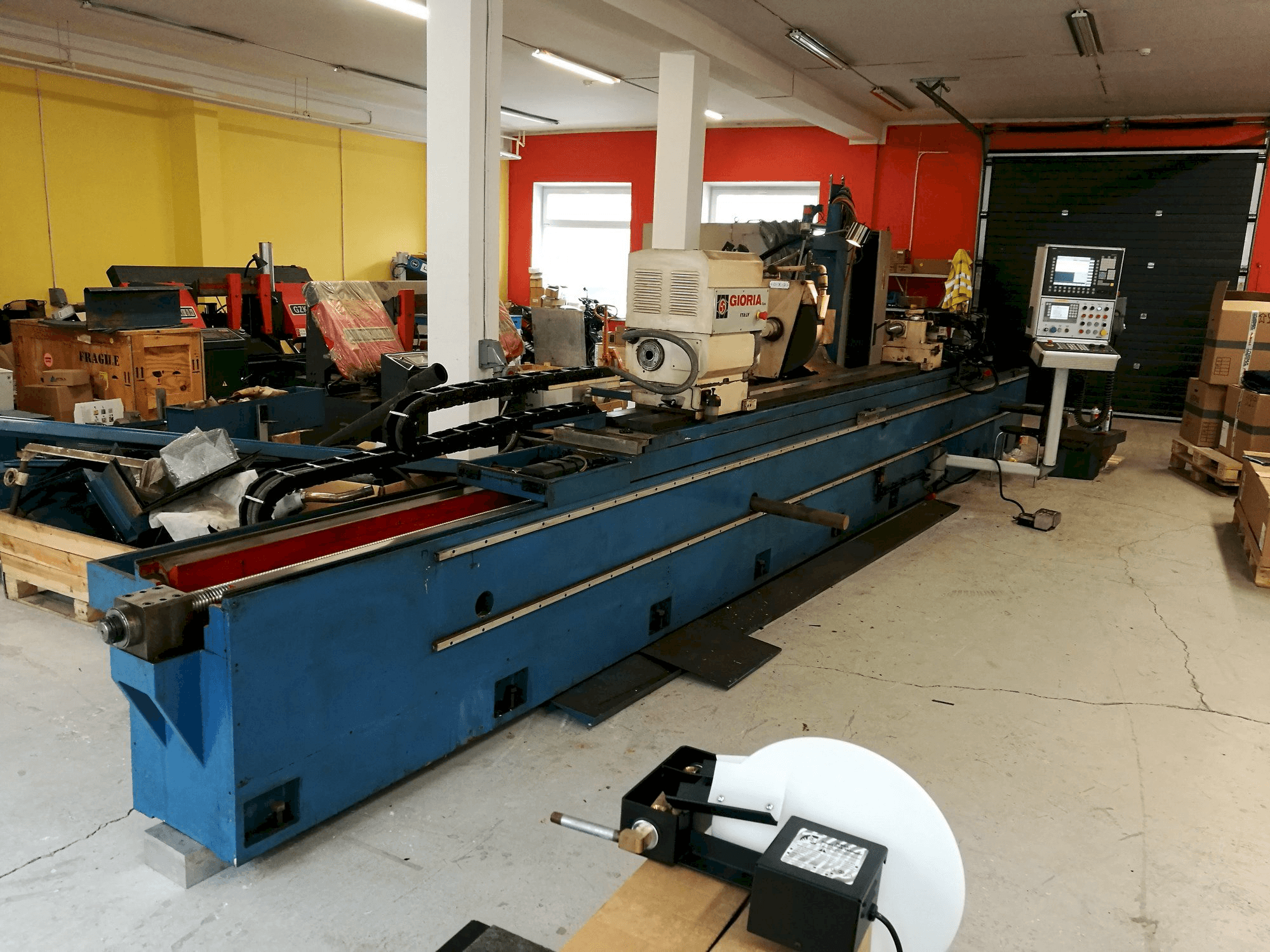 Gioria RU / PN 3500 CNC-maskinen framifrån