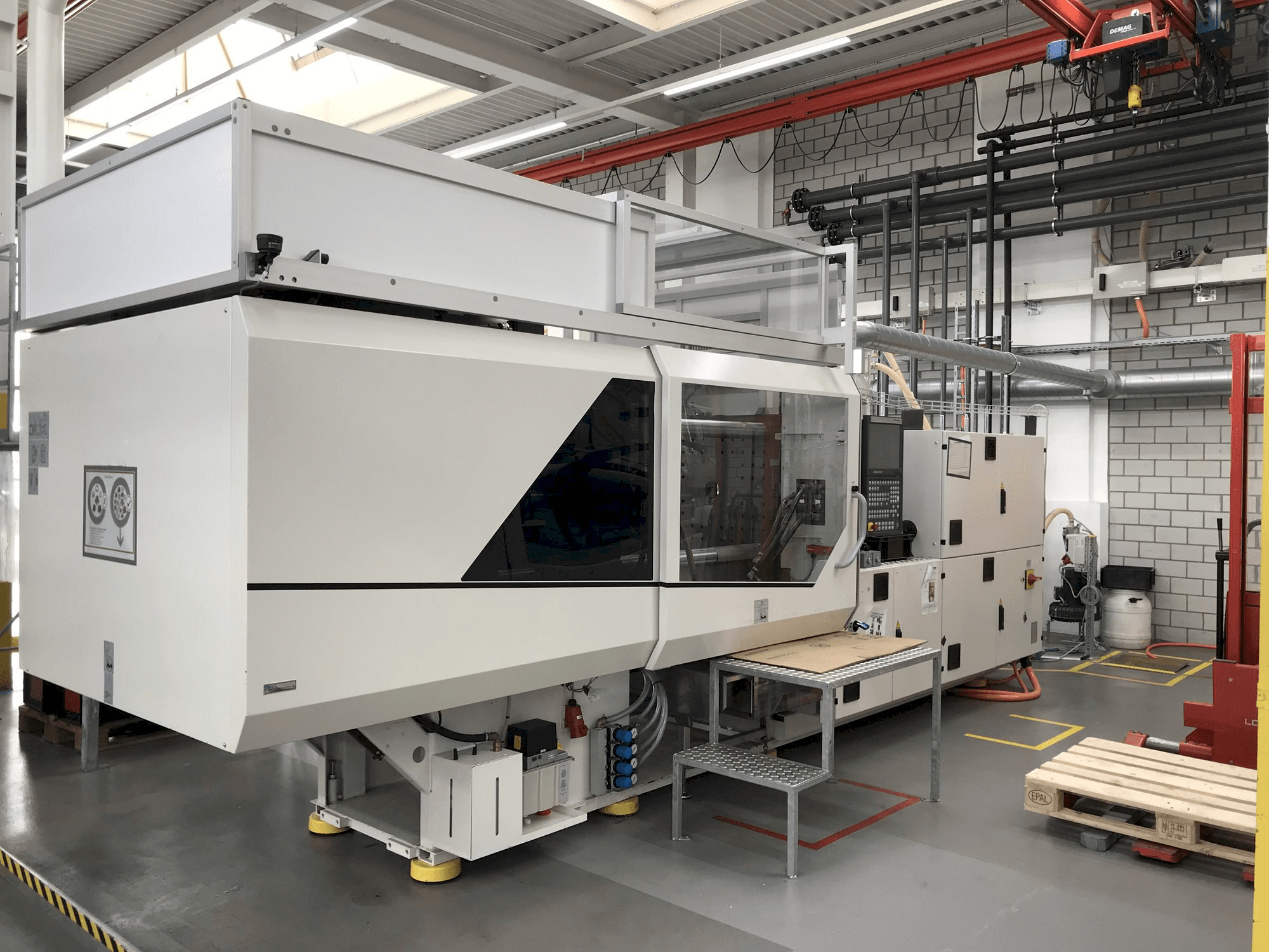 Sumitomo Demag EL-EXIS SP 200/560-675-maskinen framifrån