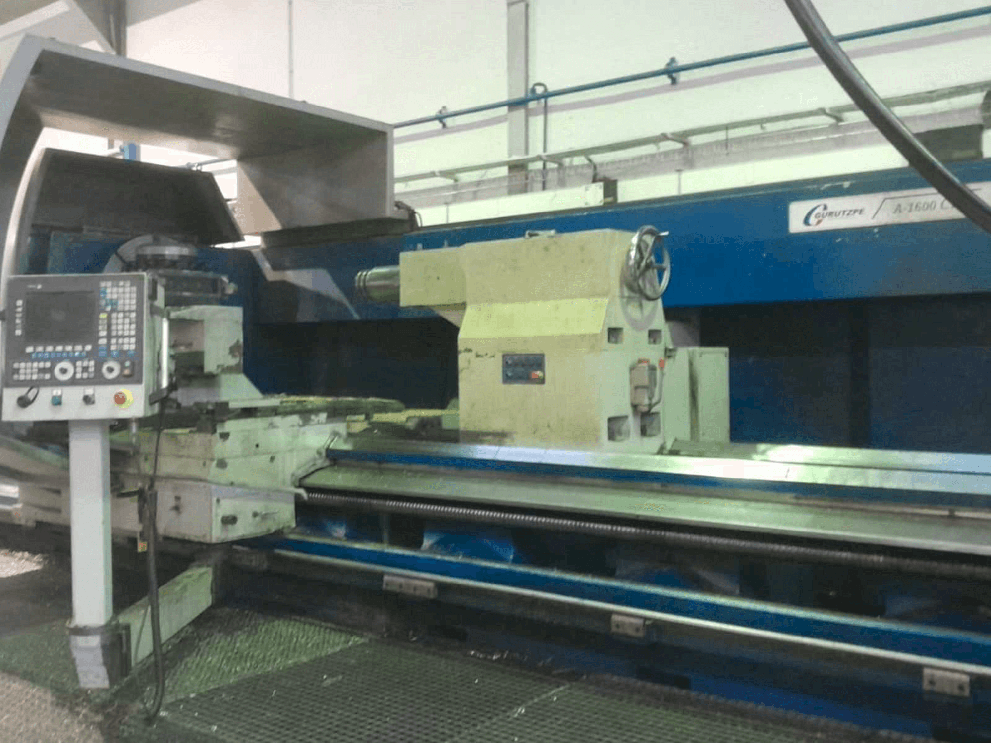 Gurutzpe A-1600 CNC-maskinen framifrån