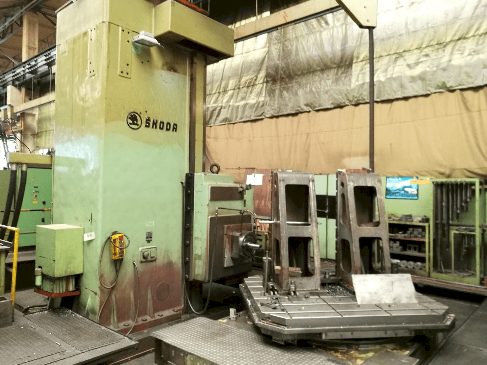 SKODA WI 130-maskinen framifrån