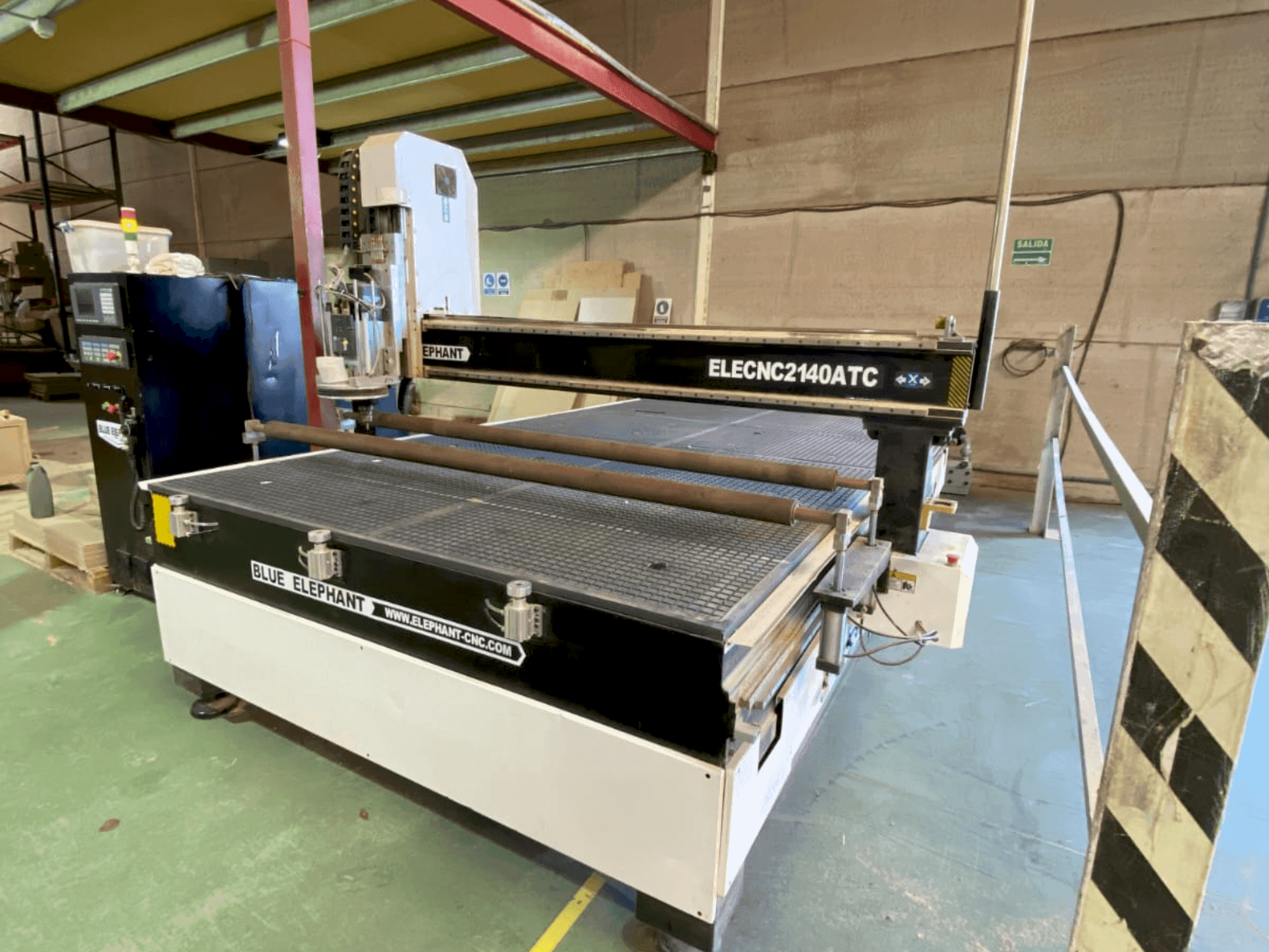 BLUE ELEPHANT ELECNC 2200x3700-maskinen framifrån
