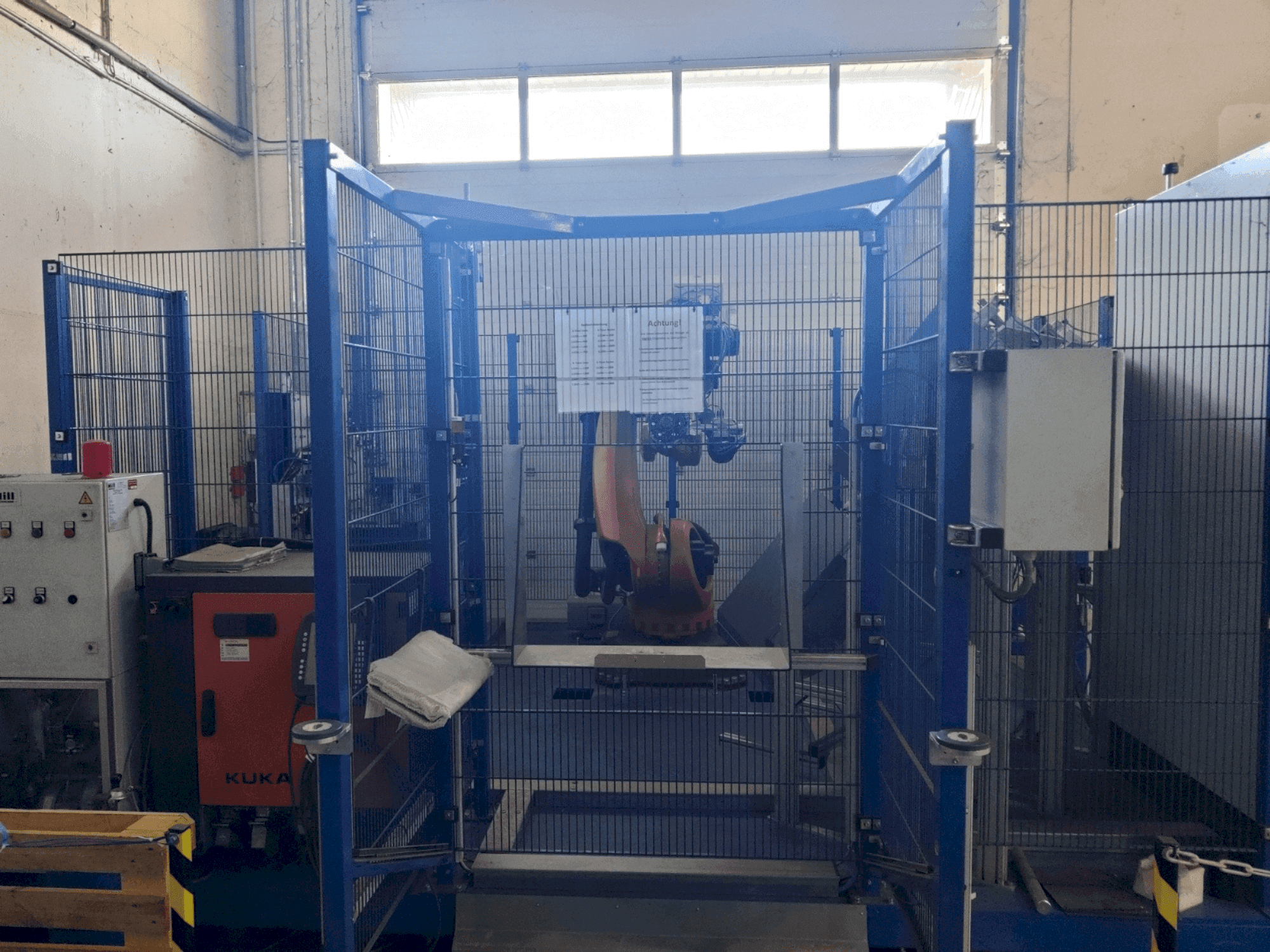 KUKA KR 120 R 2500 pro-maskinen framifrån