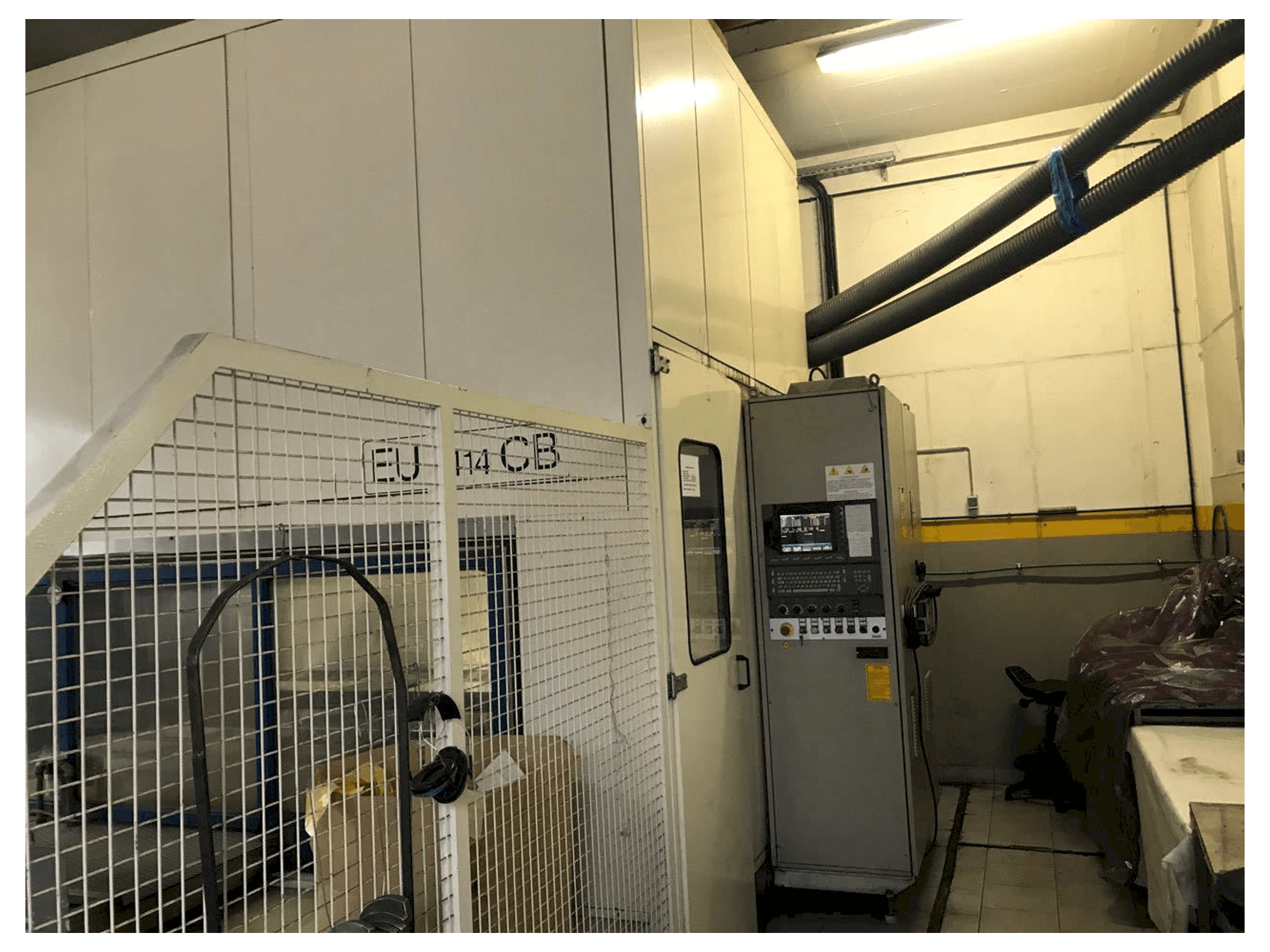 Belotti EU3414PWCB-maskinen sedd från vänster sida