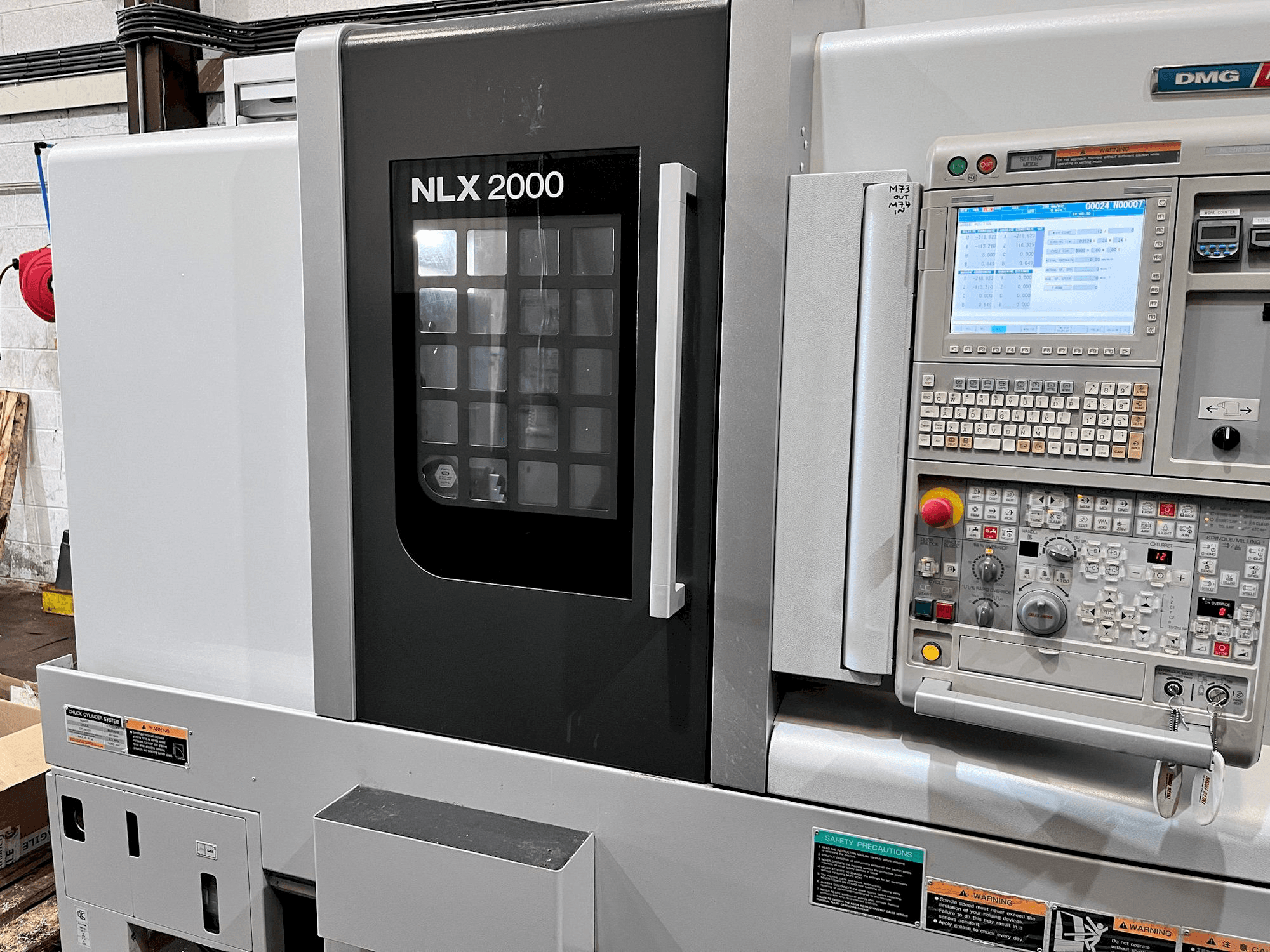MORI SEIKI NLX 2000MC/500-maskinen framifrån