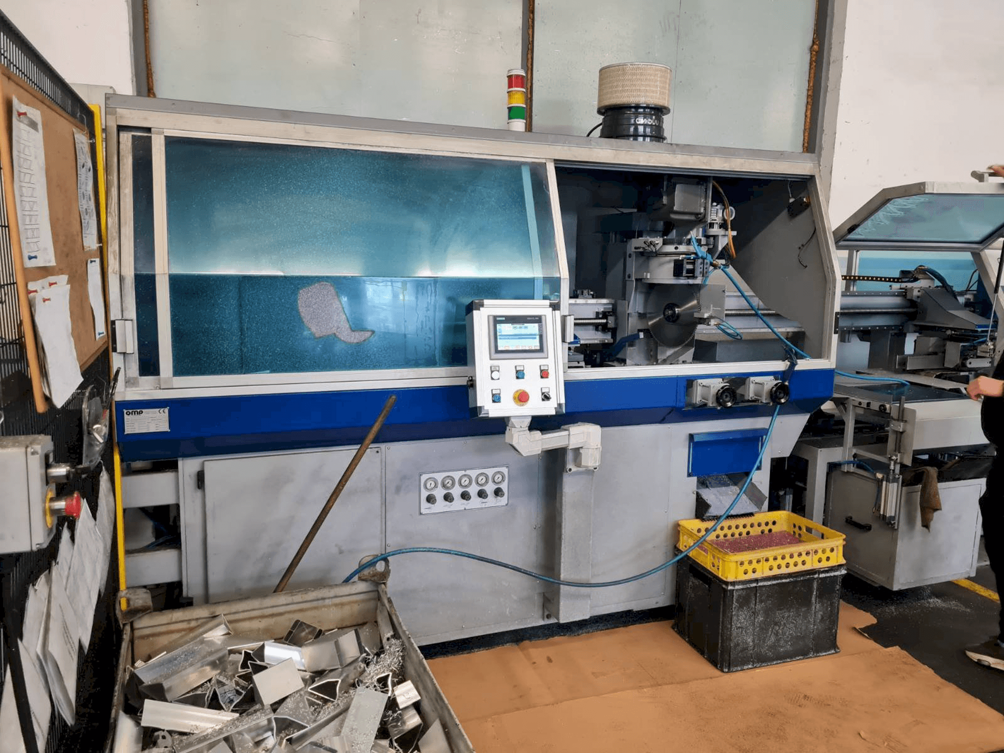 OMP EURO 400 CMCNPRL-maskinen framifrån