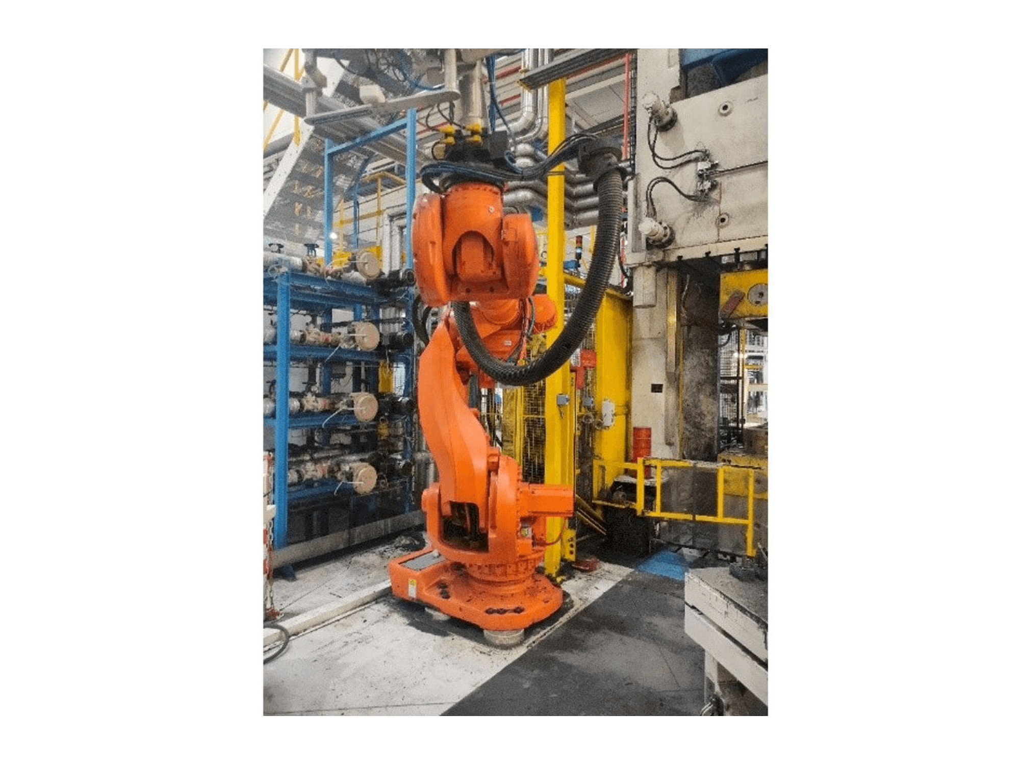 ABB IRC5 M2004-maskinen framifrån