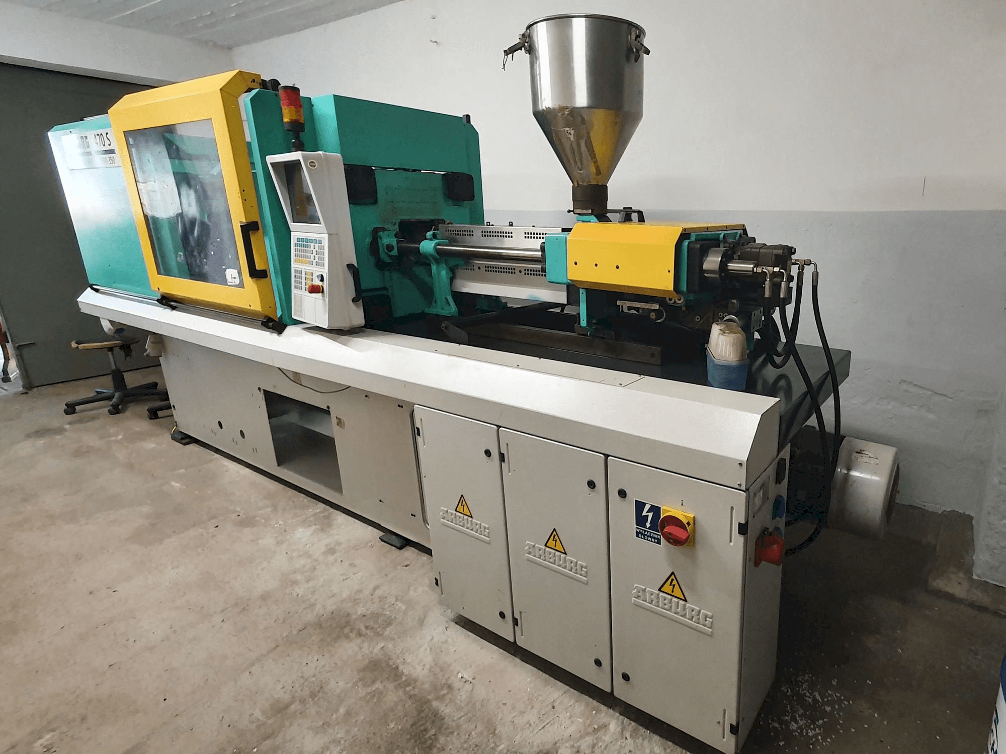 Arburg 470s ALLROUNDER 1300-350-maskinen framifrån