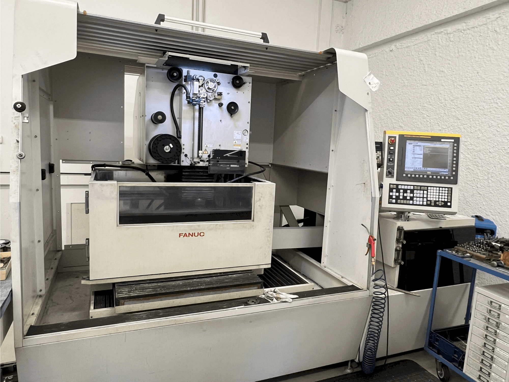 FANUC Robocut Alpha 1-iD-maskinen framifrån
